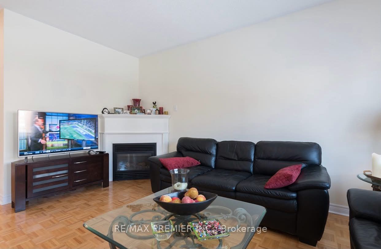 144 Greenview Circle, Vaughan, ON L6A 0B6 photo 3