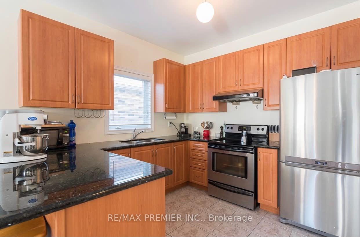 144 Greenview Circle, Vaughan, ON L6A 0B6 photo 4