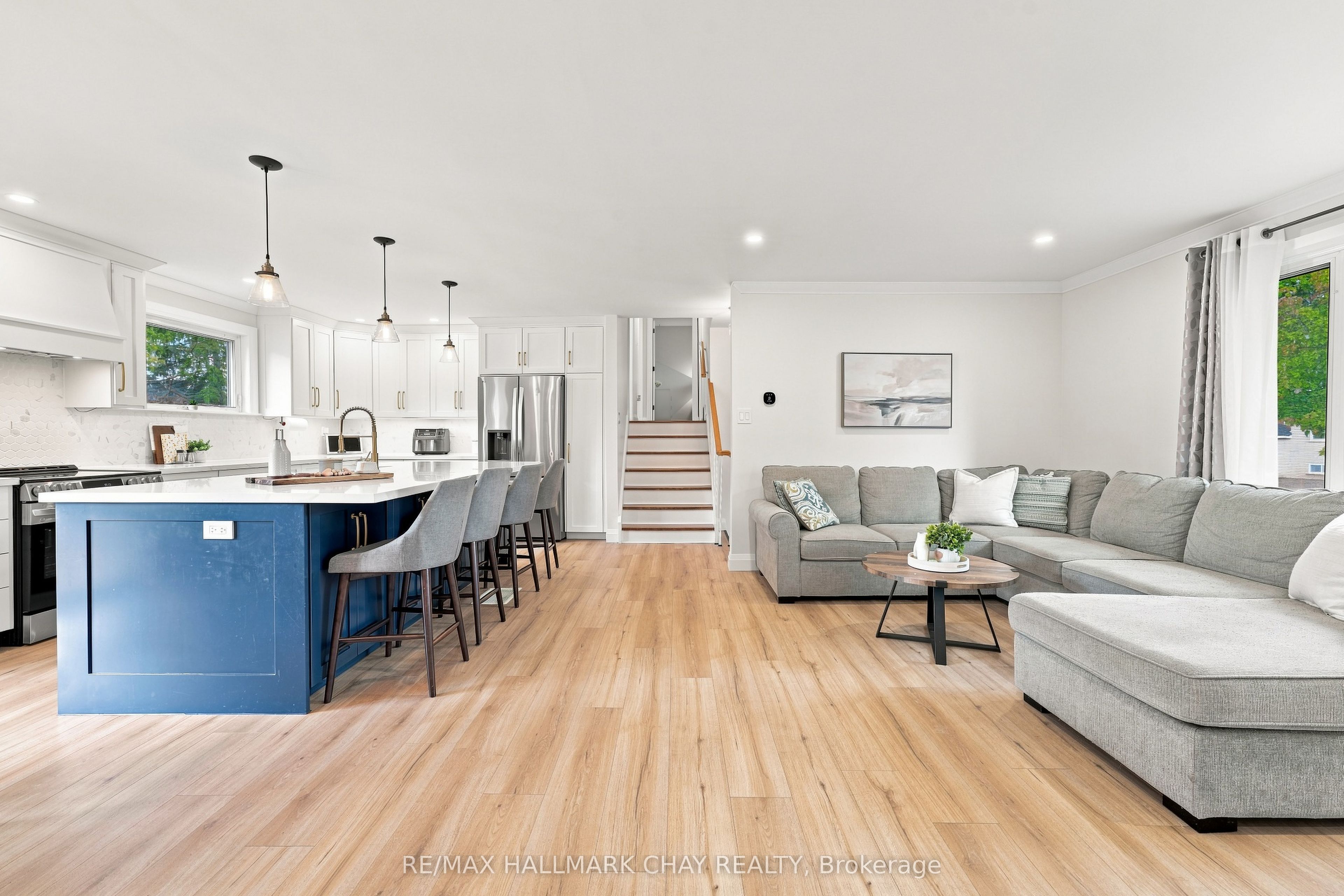 12 Larkdale Crescent, Essa, ON L0M 1B0 photo 4