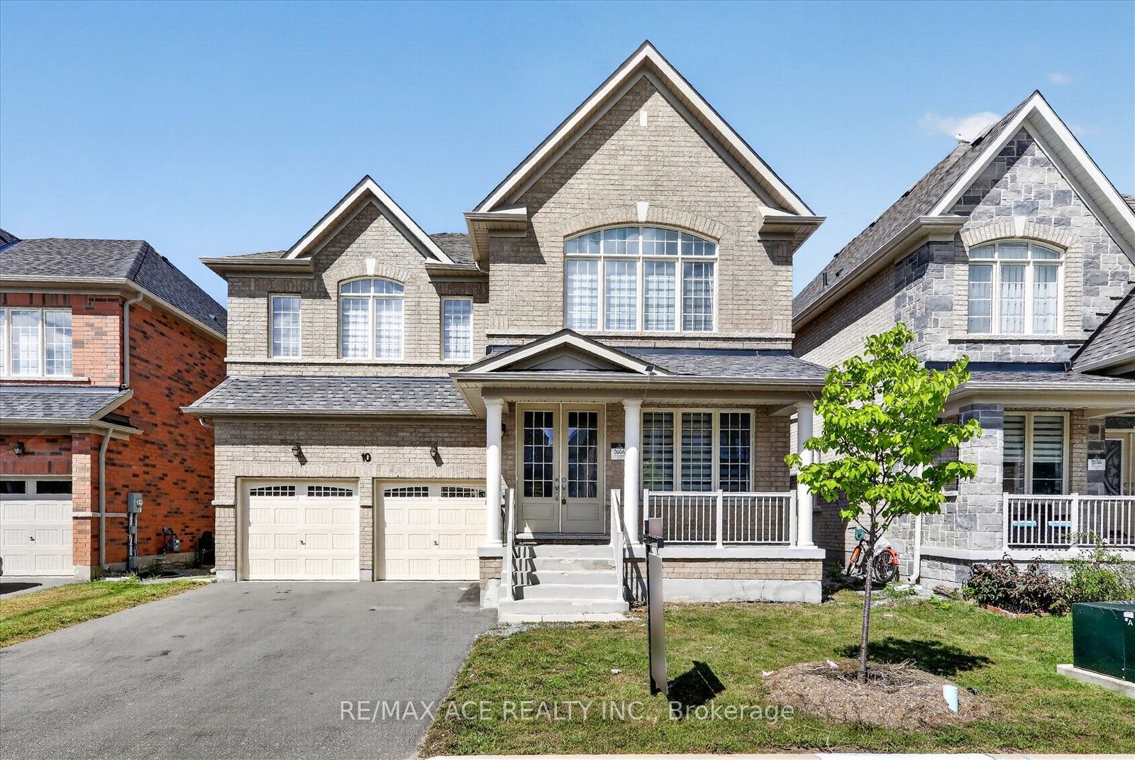 10 Hitching Post Road, Georgina, ON L4P 2E7