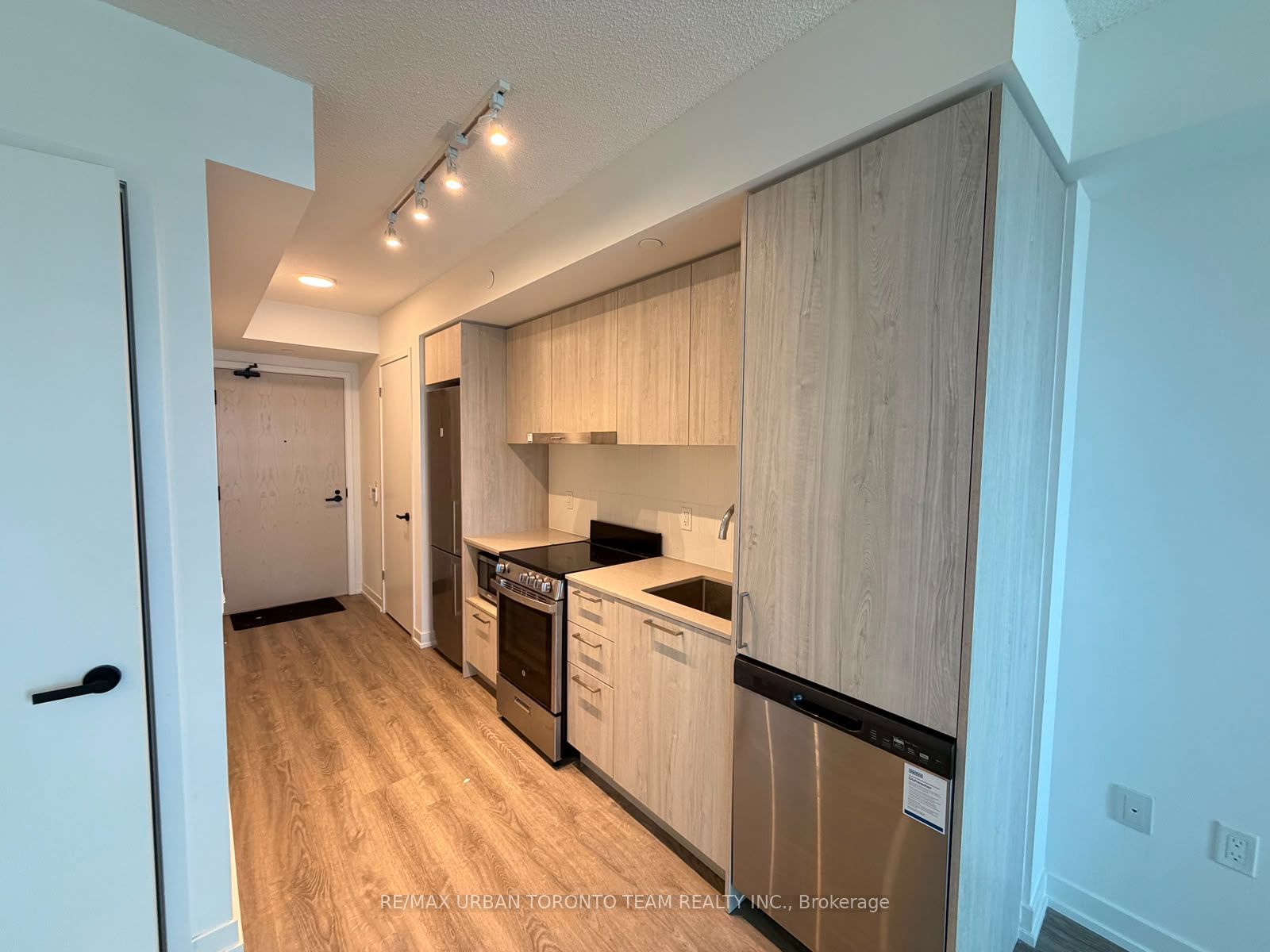 195 Commerce Street 1702, Vaughan, ON L4K 0P9 photo 3