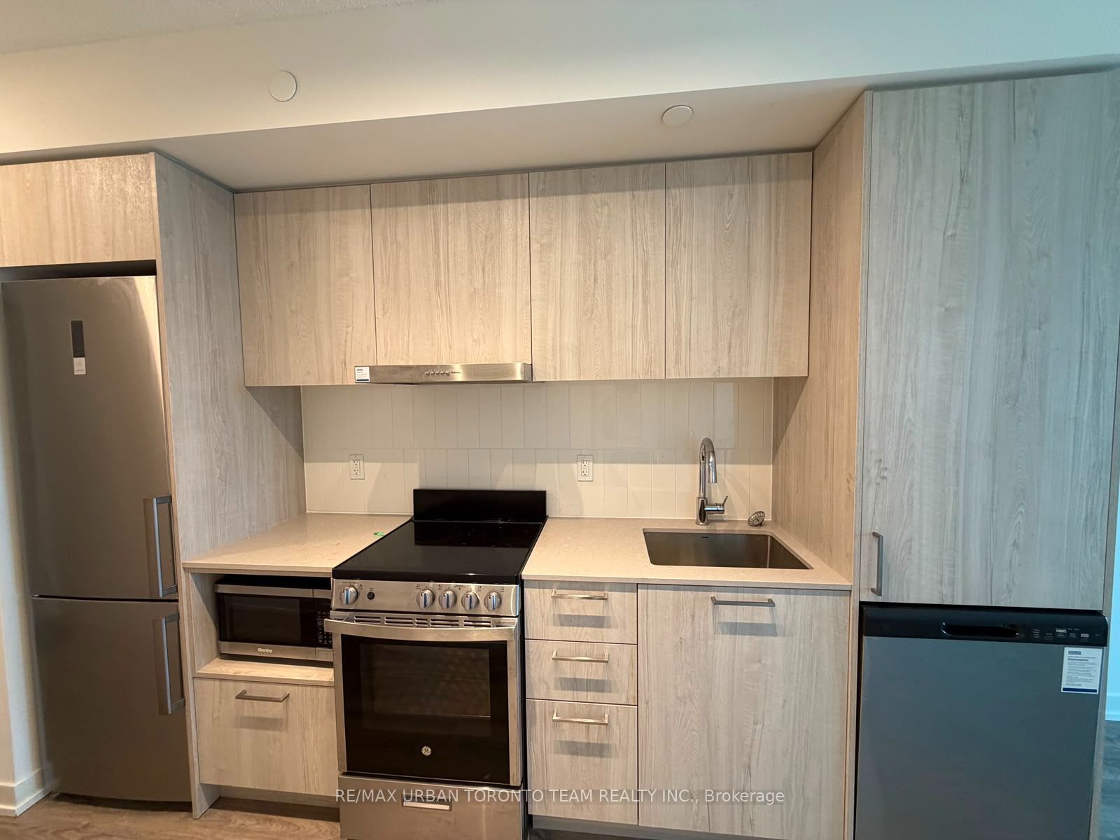 195 Commerce Street 1702, Vaughan, ON L4K 0P9 photo 5