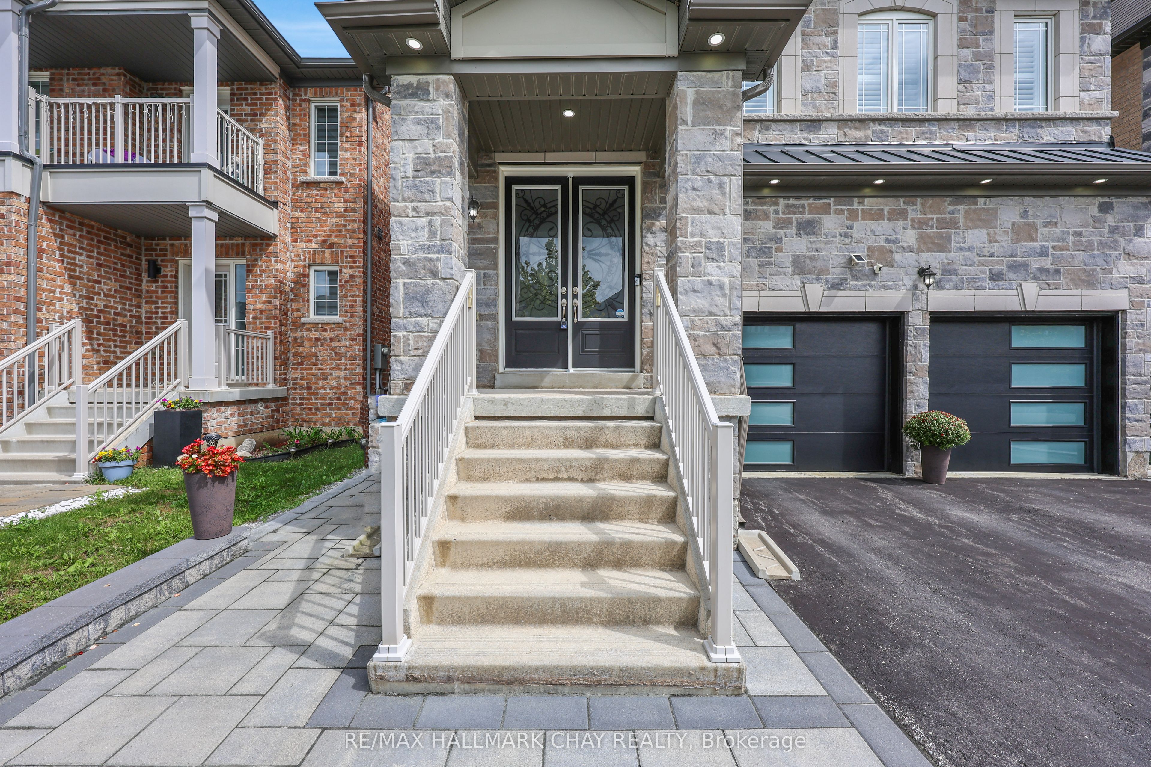 35 Tyndall Drive, Bradford West Gwillimbury, ON L3Z 4G6 photo 2