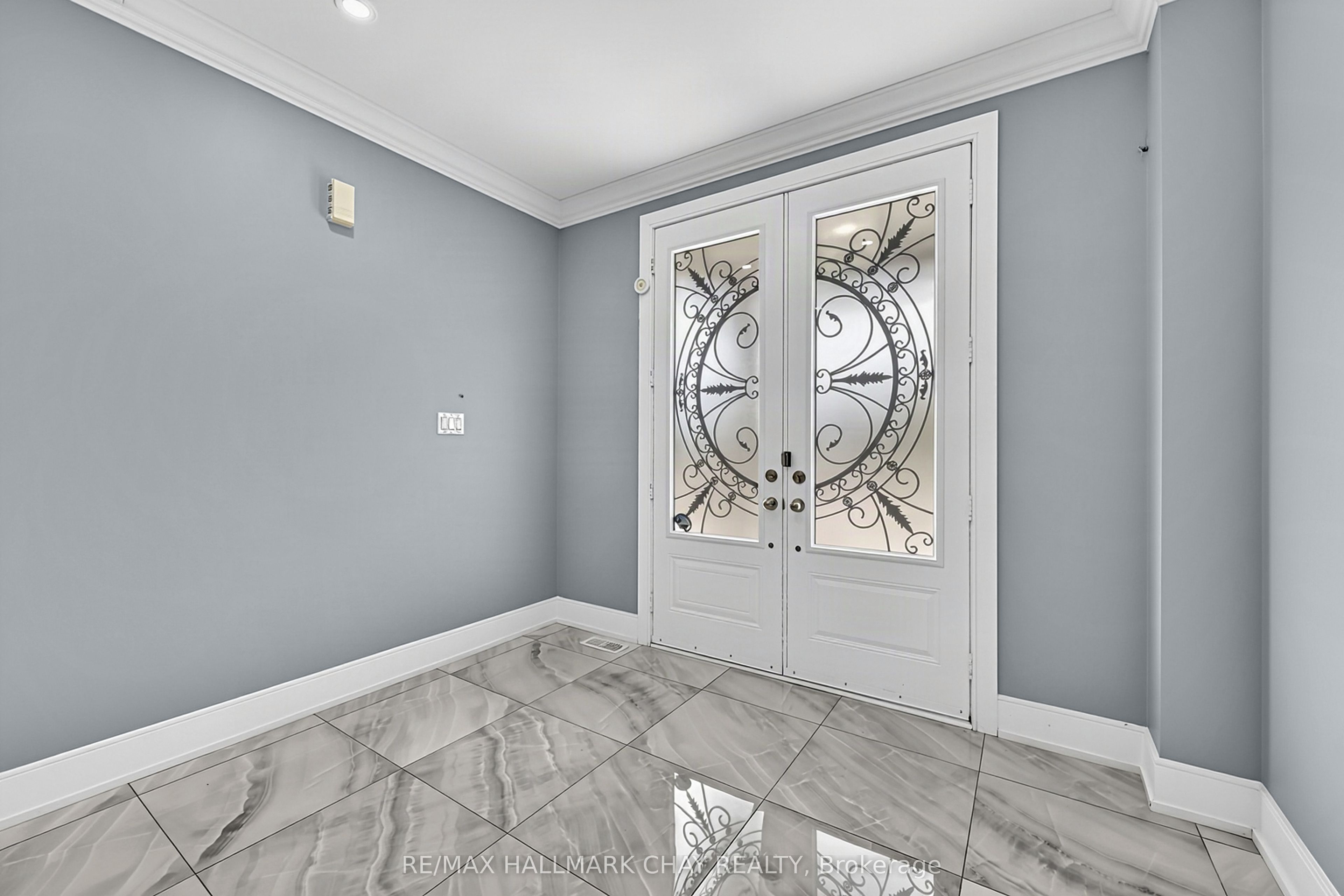 35 Tyndall Drive, Bradford West Gwillimbury, ON L3Z 4G6 photo 3