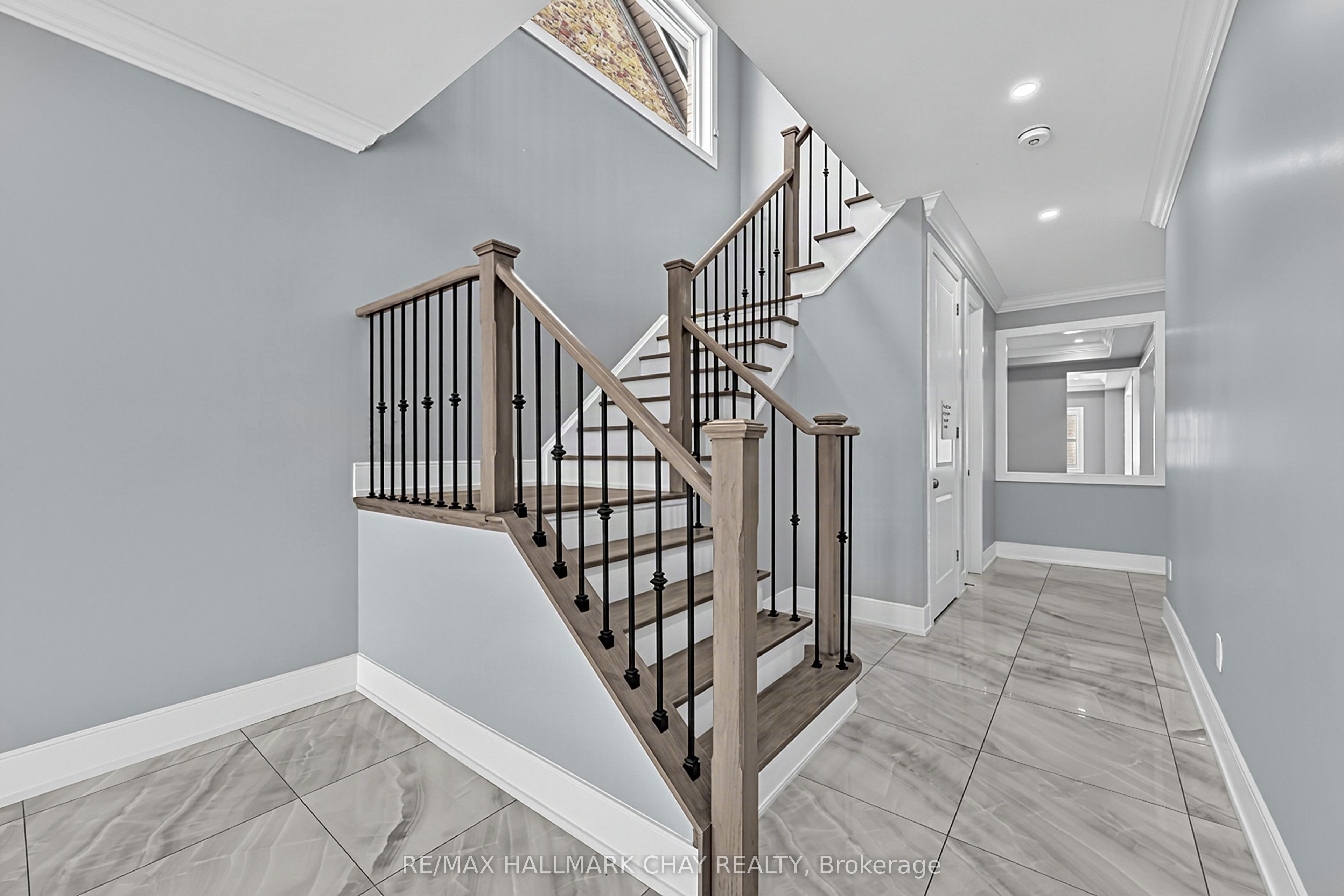 35 Tyndall Drive, Bradford West Gwillimbury, ON L3Z 4G6 photo 4