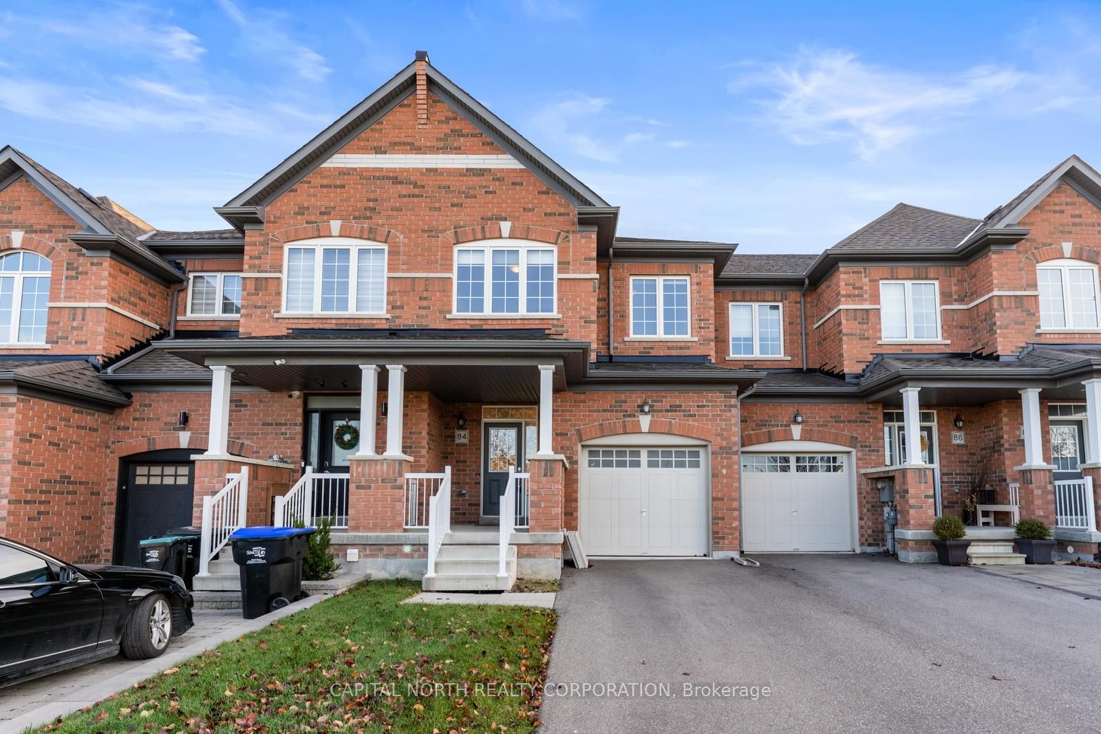 84 Fortis Crescent, Bradford West Gwillimbury, ON L3Z 2A6 photo 2