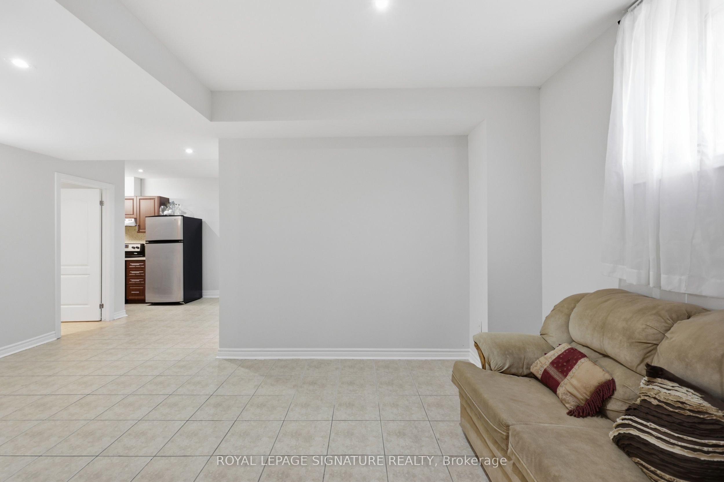 221 Peak Point Boulevard Bsmt, Vaughan, ON L6A 0B6 photo 2