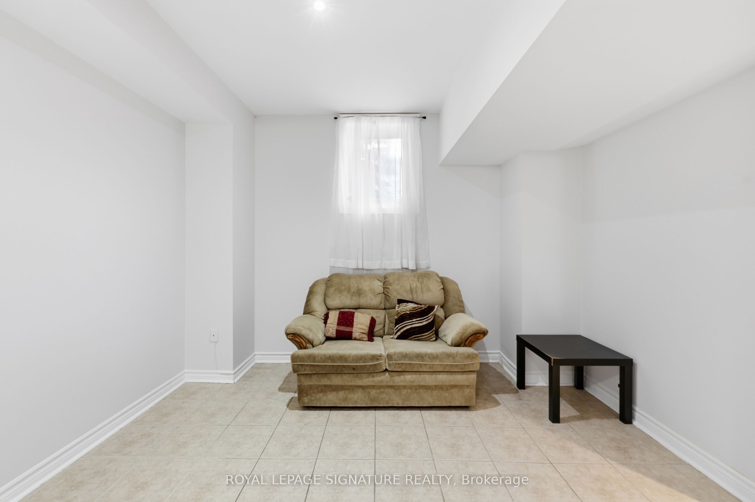 221 Peak Point Boulevard Bsmt, Vaughan, ON L6A 0B6 photo 3