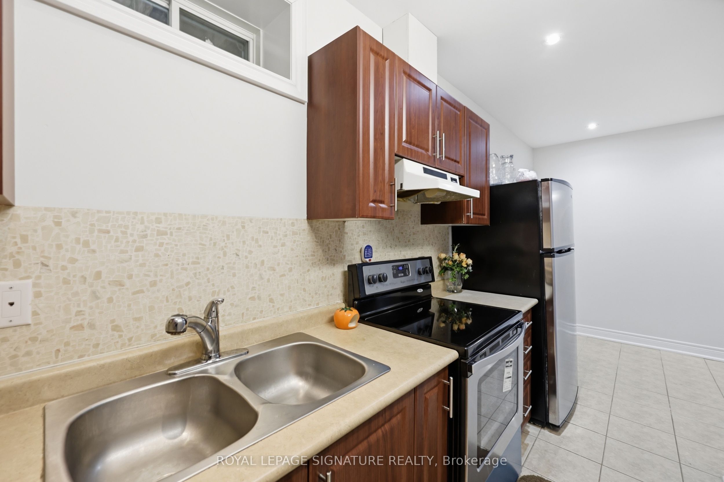 221 Peak Point Boulevard Bsmt, Vaughan, ON L6A 0B6 photo 5