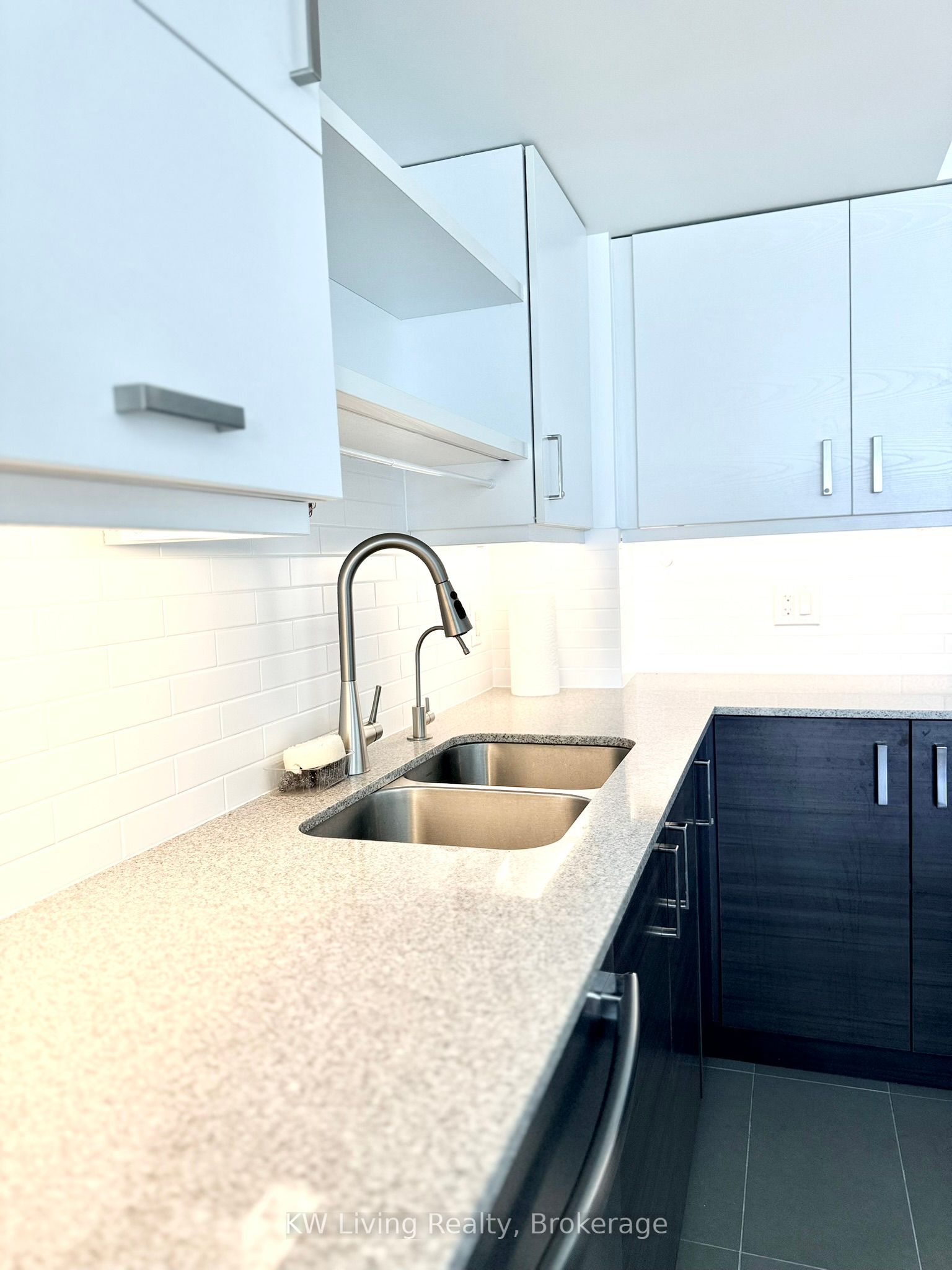 8200 Birchmount Road 1808, Markham, ON L3R 9W1 photo 5