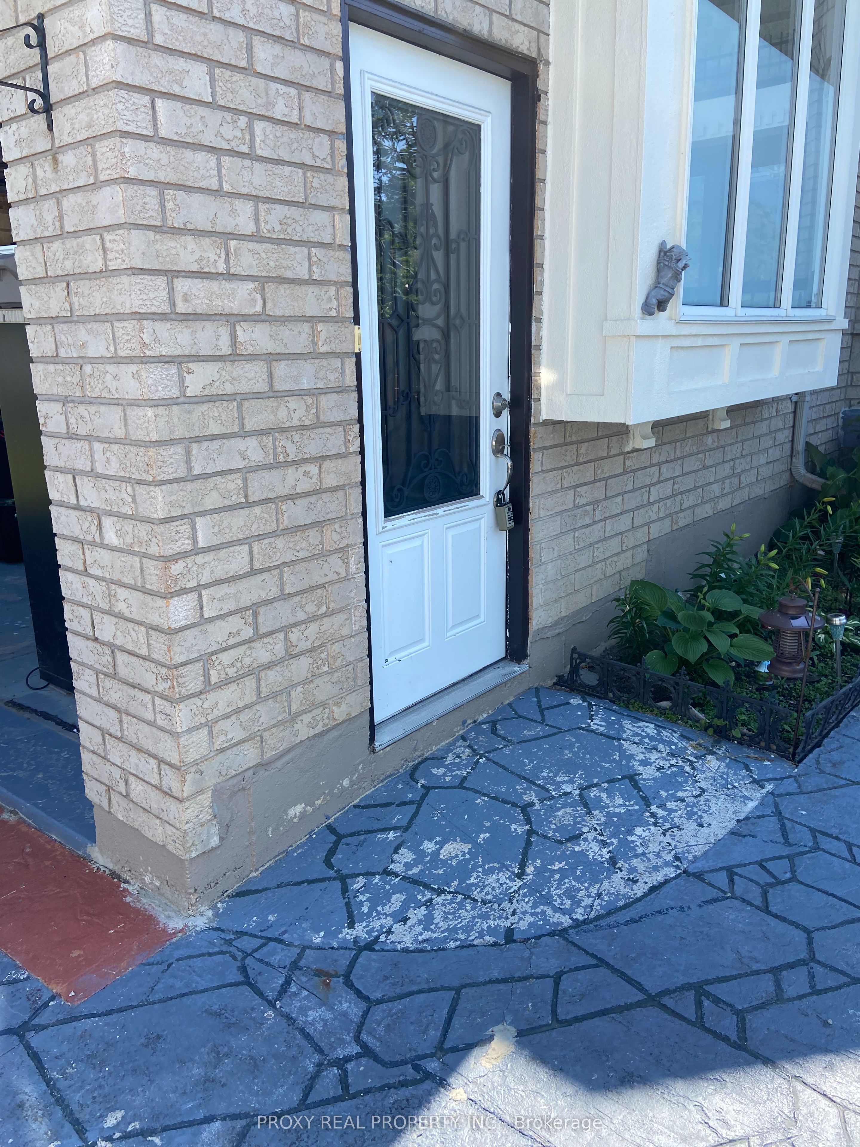 50 Verona Court Lower Level, Richmond Hill, ON L4S 2B8 photo 2
