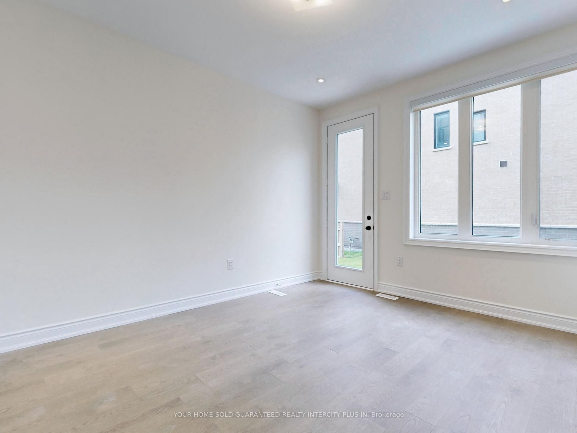 124 Tennant Circle, Vaughan, ON L4H 5L5 photo 4
