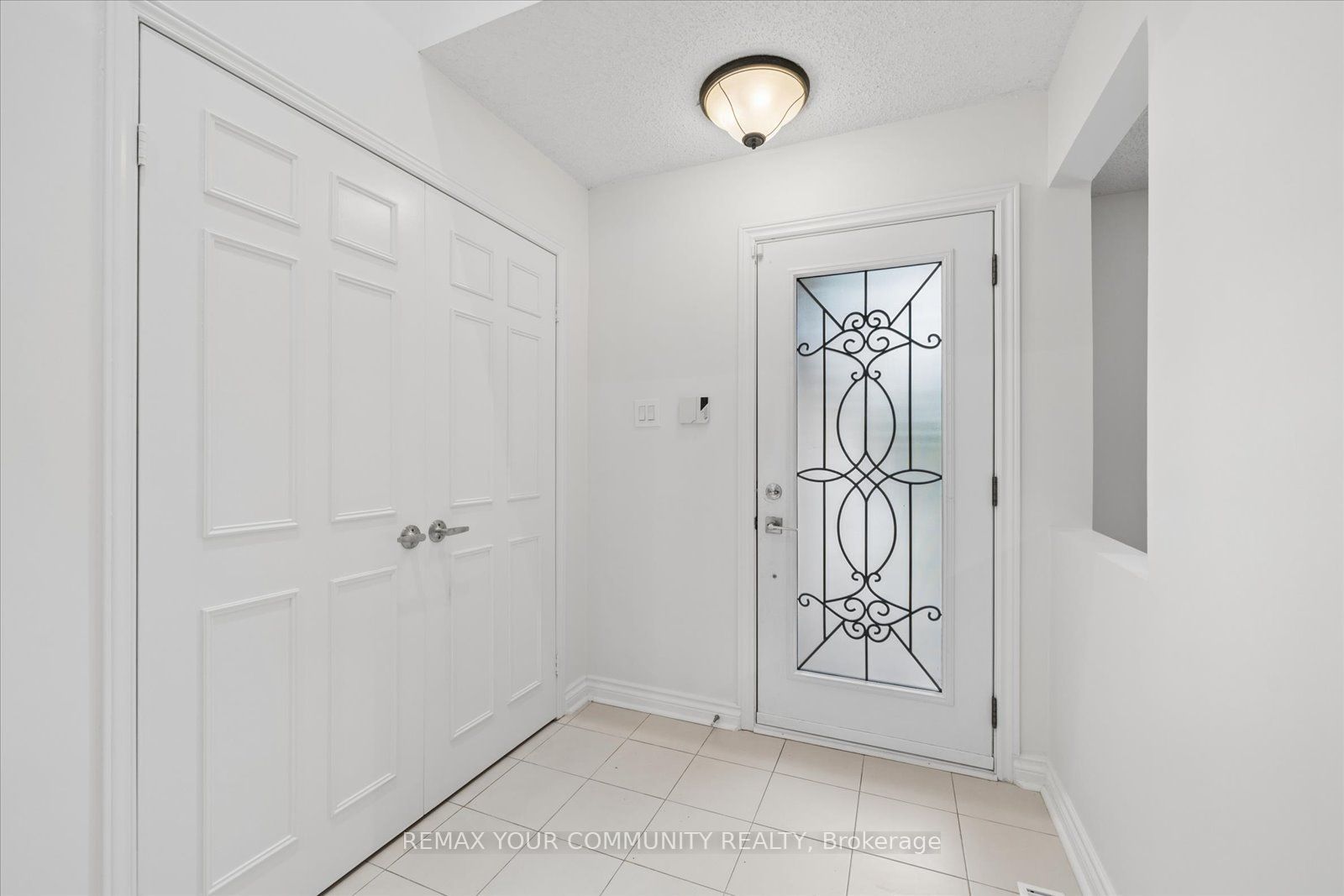 102 Edmund Seager Drive, Vaughan, ON L4J 4S8 photo 2