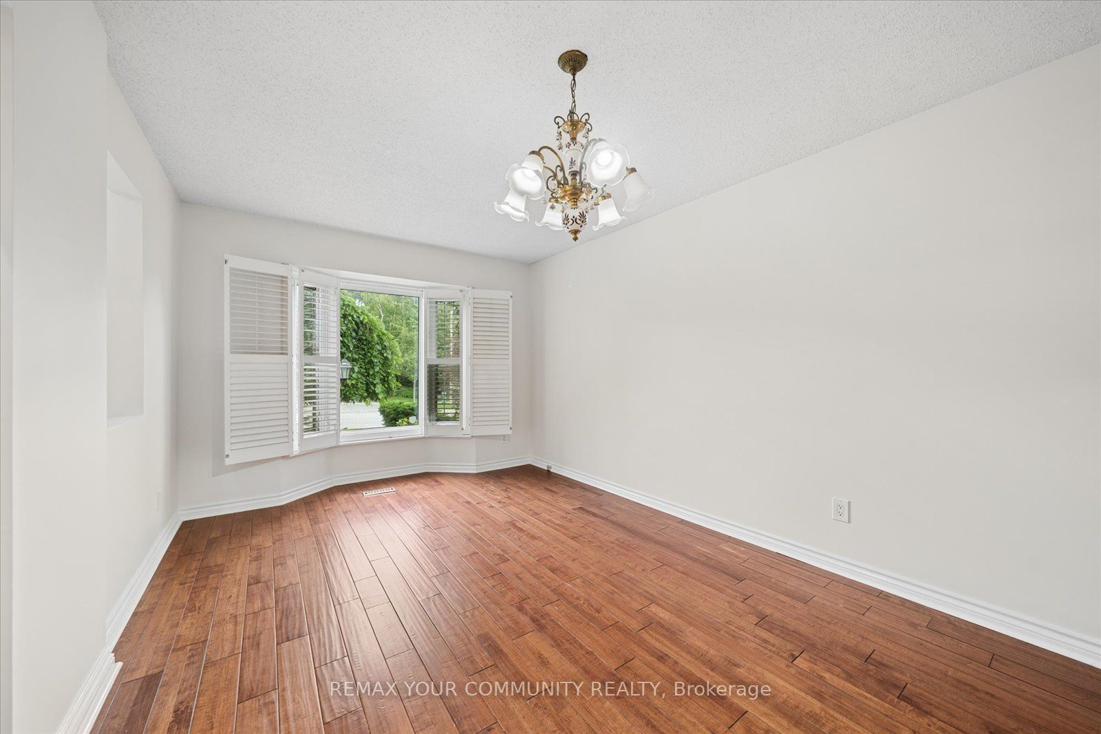 102 Edmund Seager Drive, Vaughan, ON L4J 4S8 photo 4
