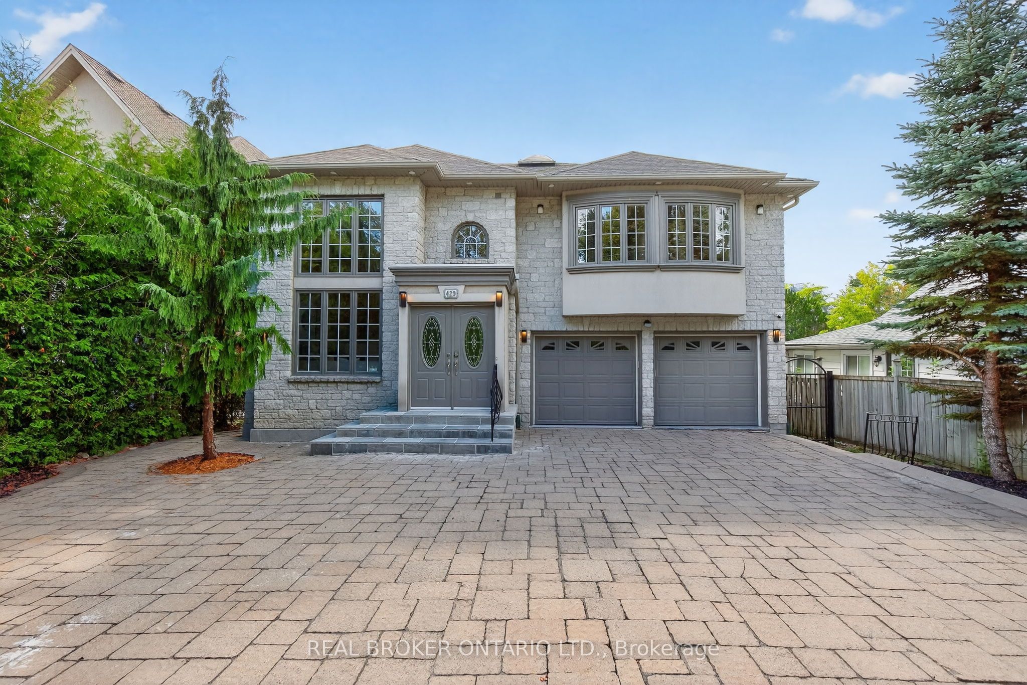 429 North Lake Road, Richmond Hill, ON L4E 3A7 photo 2