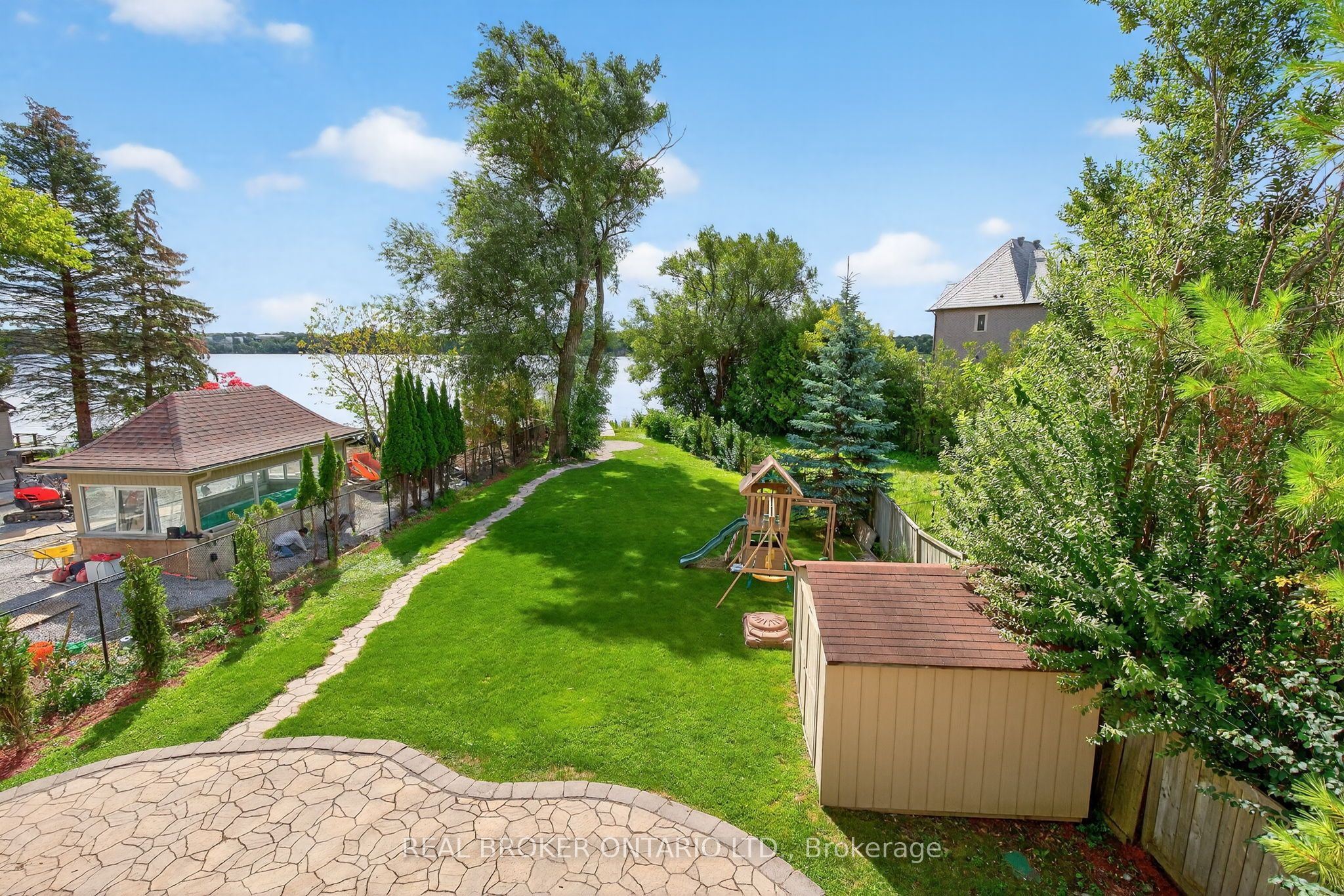 429 North Lake Road, Richmond Hill, ON L4E 3A7 photo 4