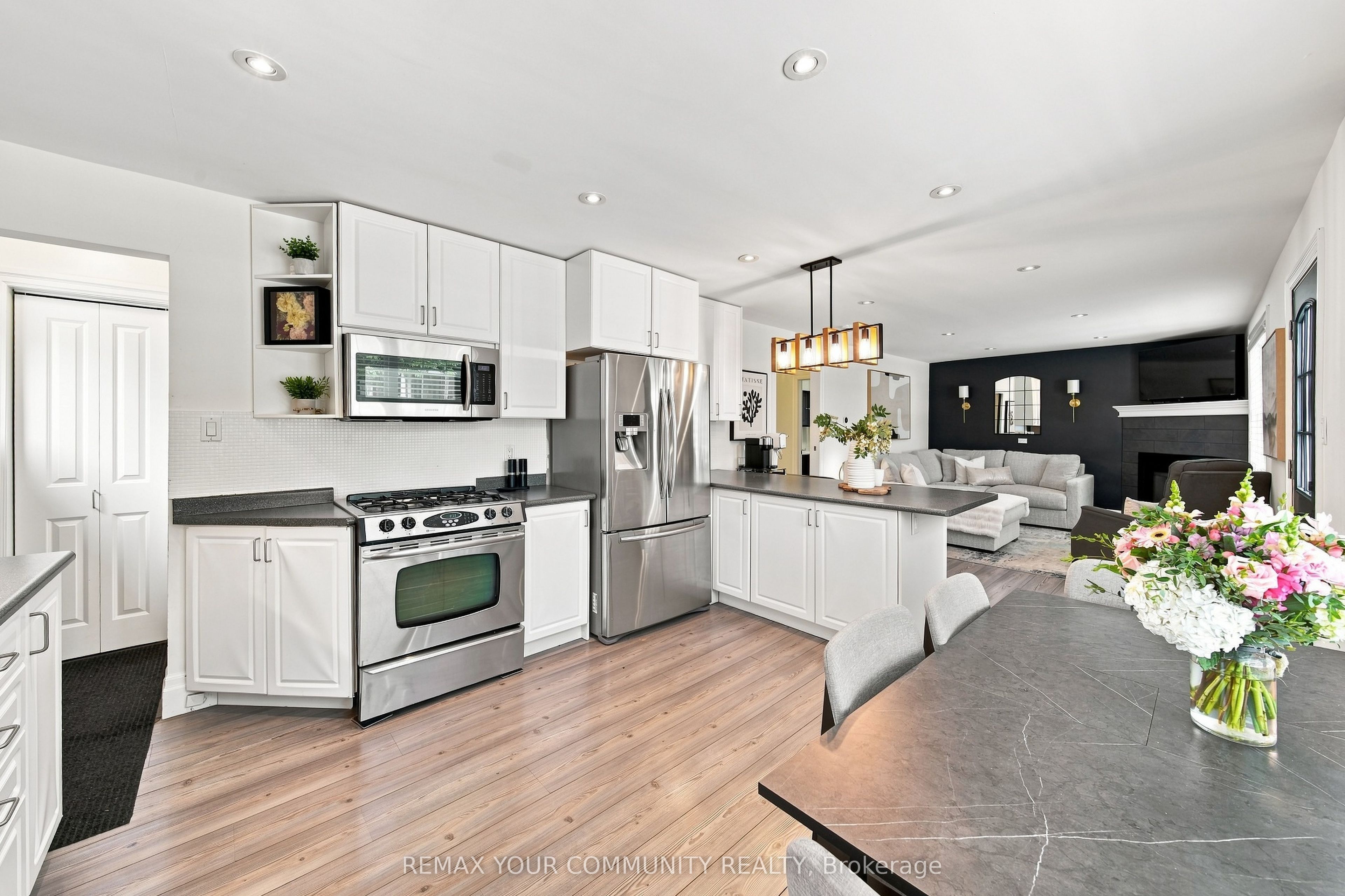 422 Queen Street, Newmarket, ON L3Y 2H2 photo 3