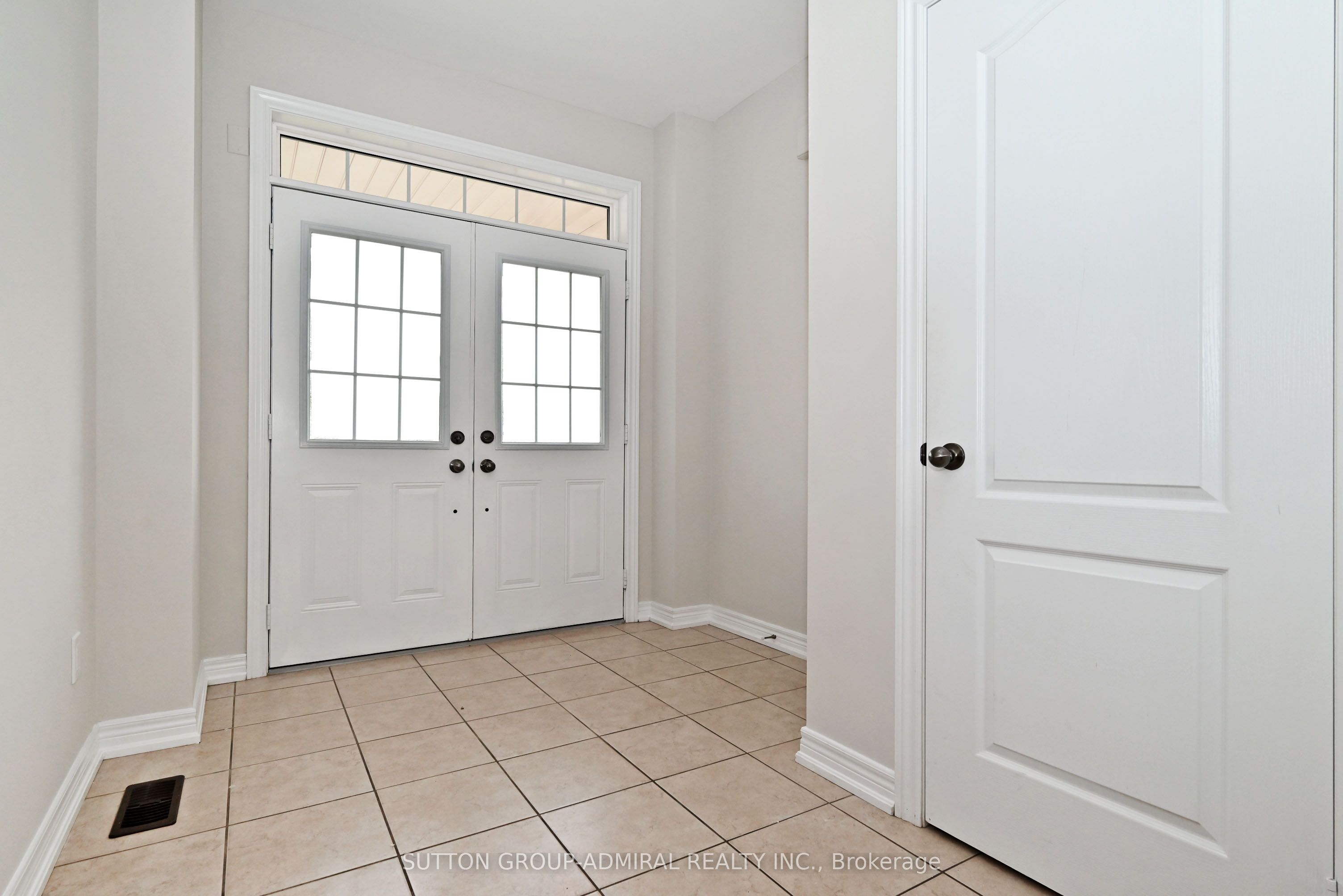 110 Southdown Avenue, Vaughan, ON L6A 4N3 photo 2