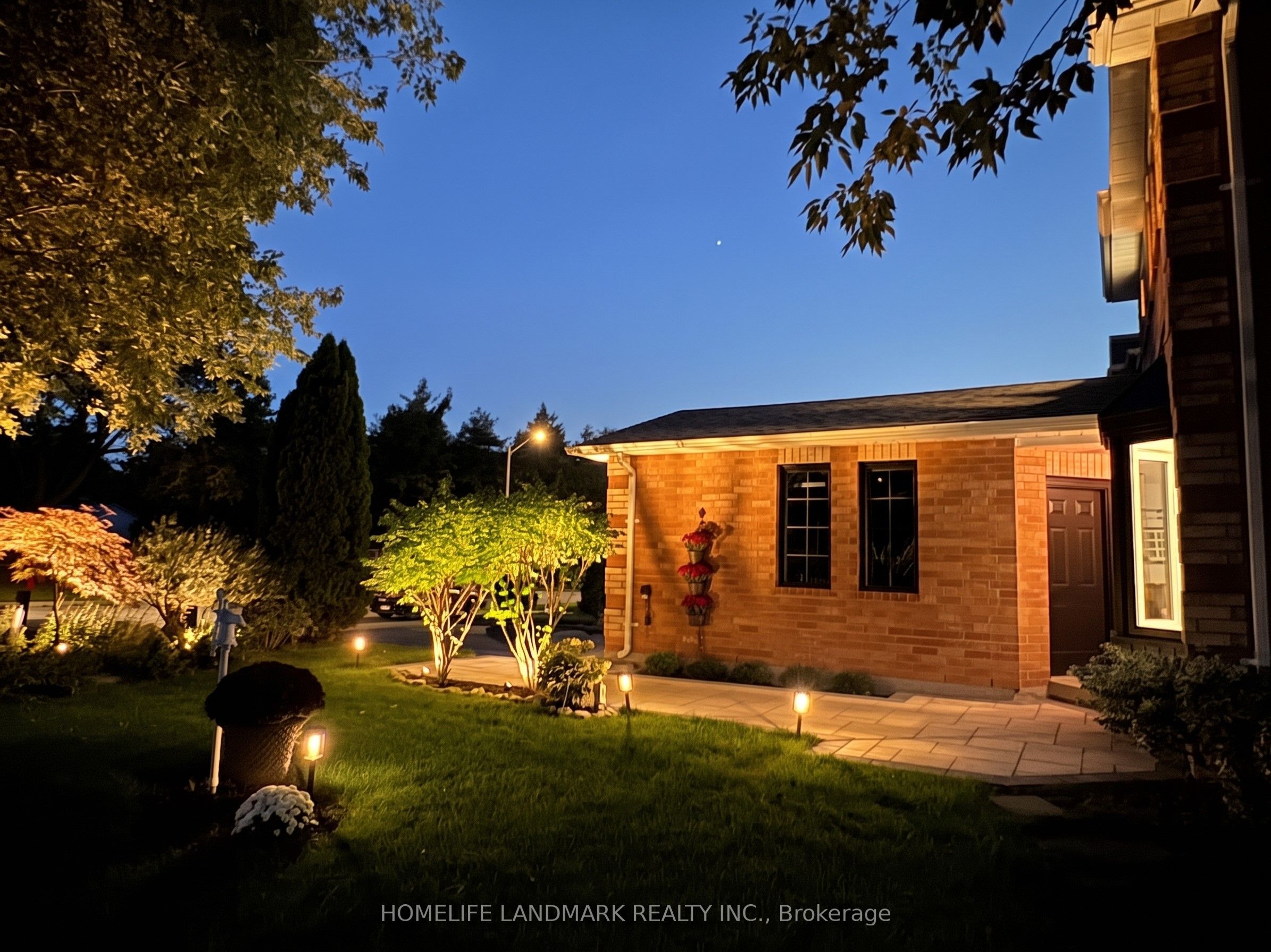 74 Dunsmore Crescent, Richmond Hill, ON L4C 0C5 photo 3