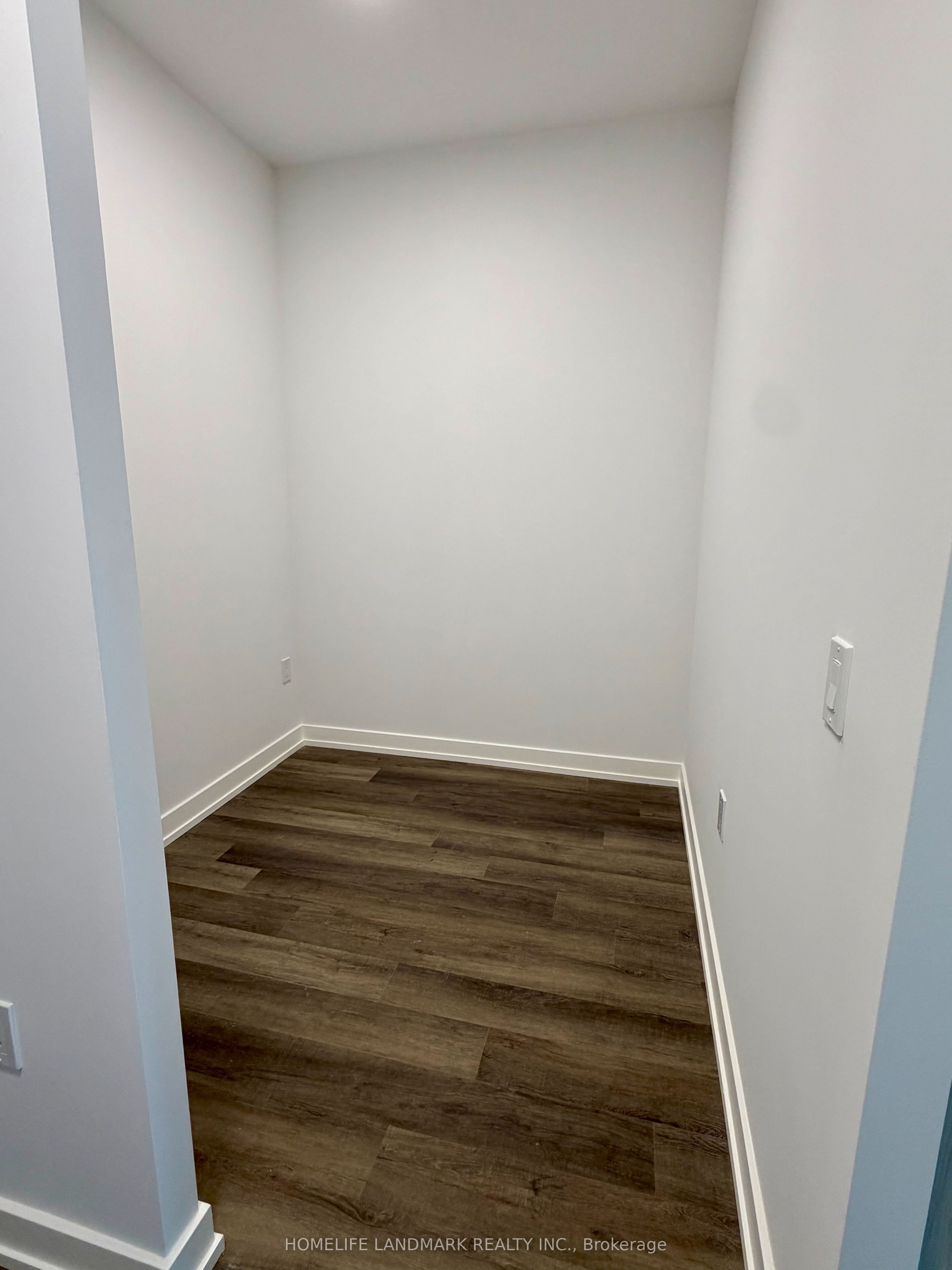 5 Meadowdale Road 1410, Vaughan, ON L4K 0C7 photo 4