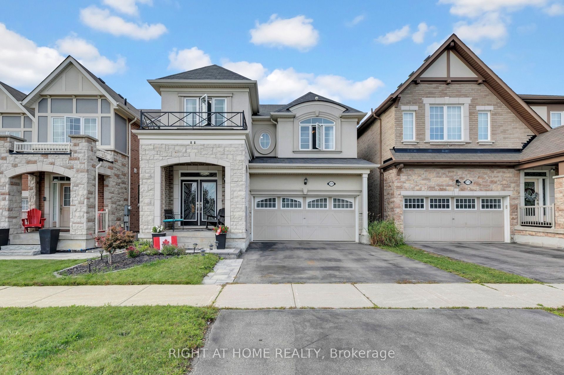 171 Thomas Phillips Drive, Aurora, ON L4G 0X9 photo 2