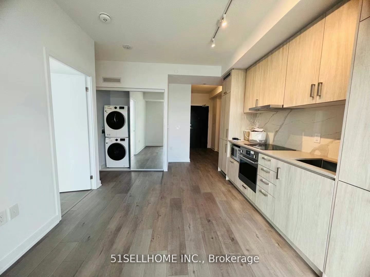 60 Honeycrisp Crescent 718, Vaughan, ON L4K 0N5 photo 2