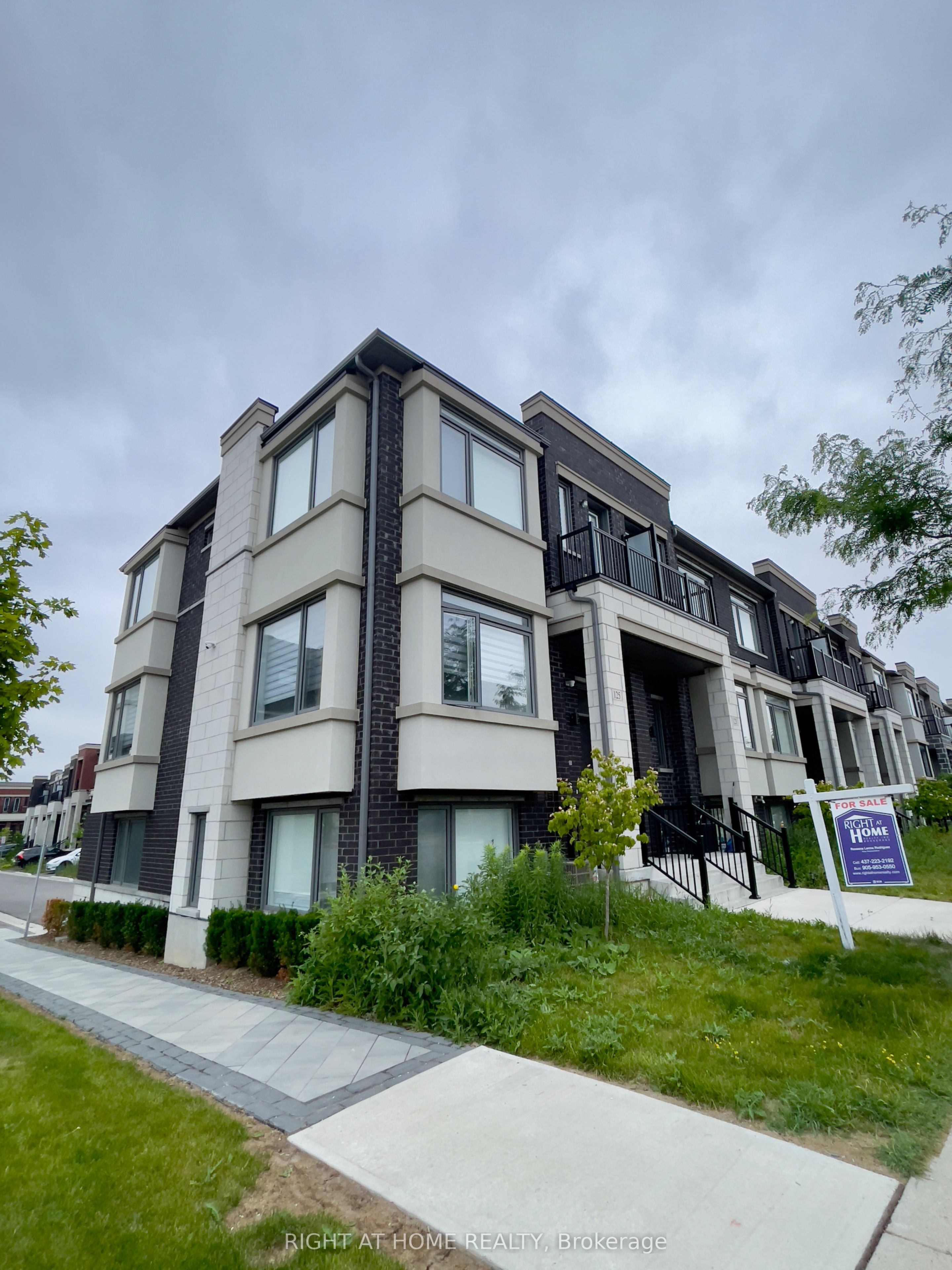 125 Crimson Forest Drive, Vaughan, ON L6A 5C4