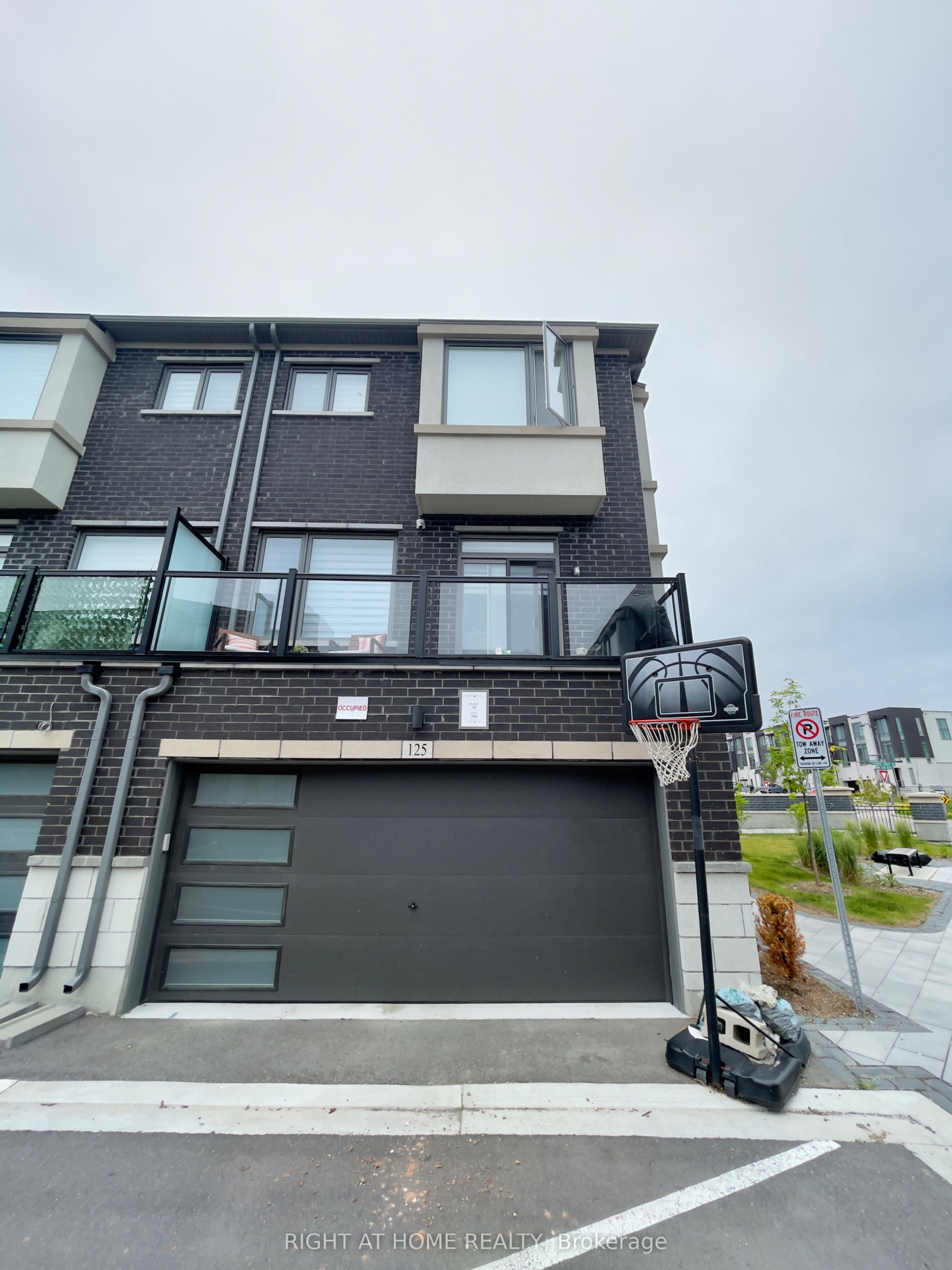 125 Crimson Forest Drive, Vaughan, ON L6A 5C4 photo 3