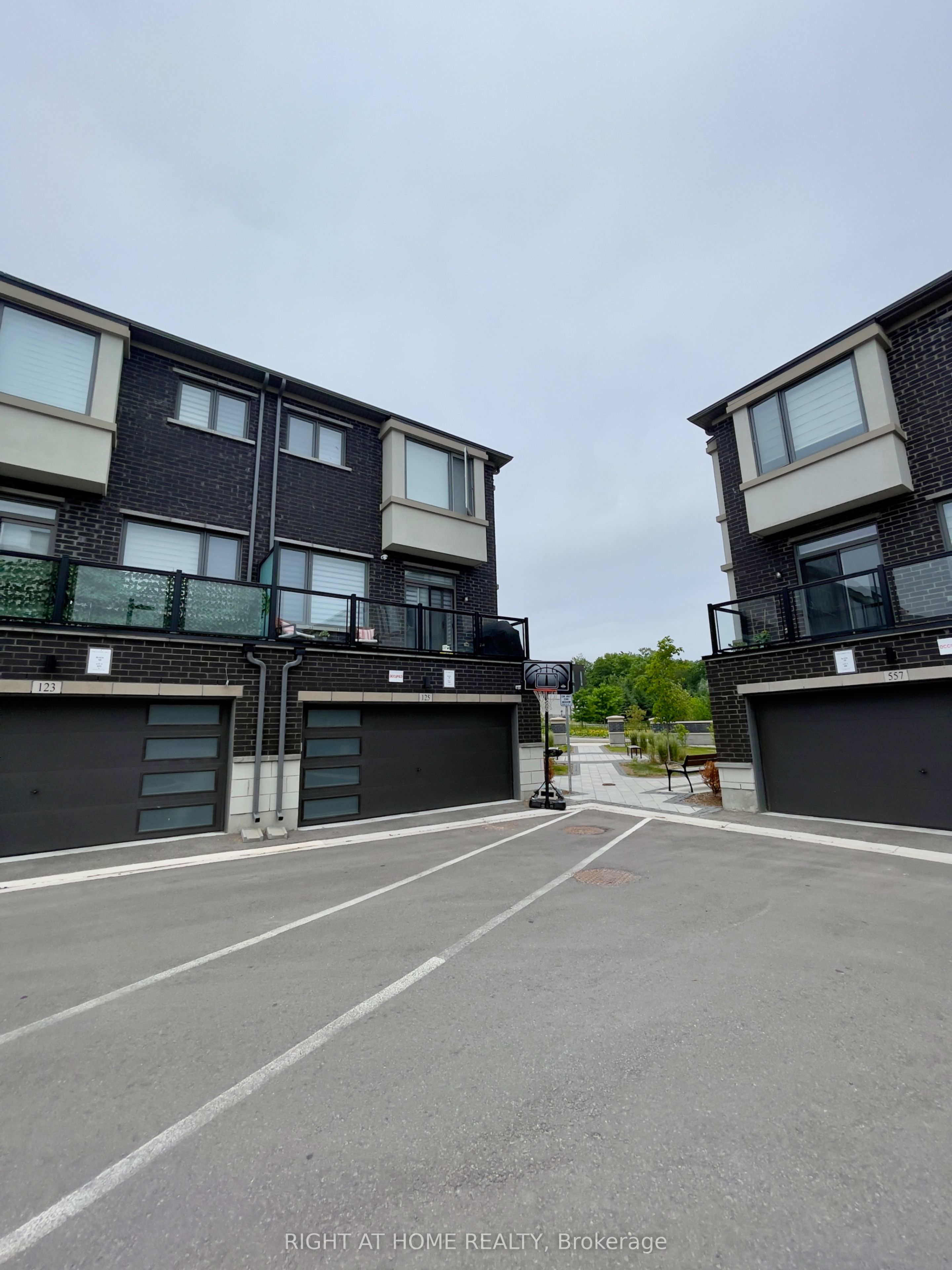 125 Crimson Forest Drive, Vaughan, ON L6A 5C4 photo 4