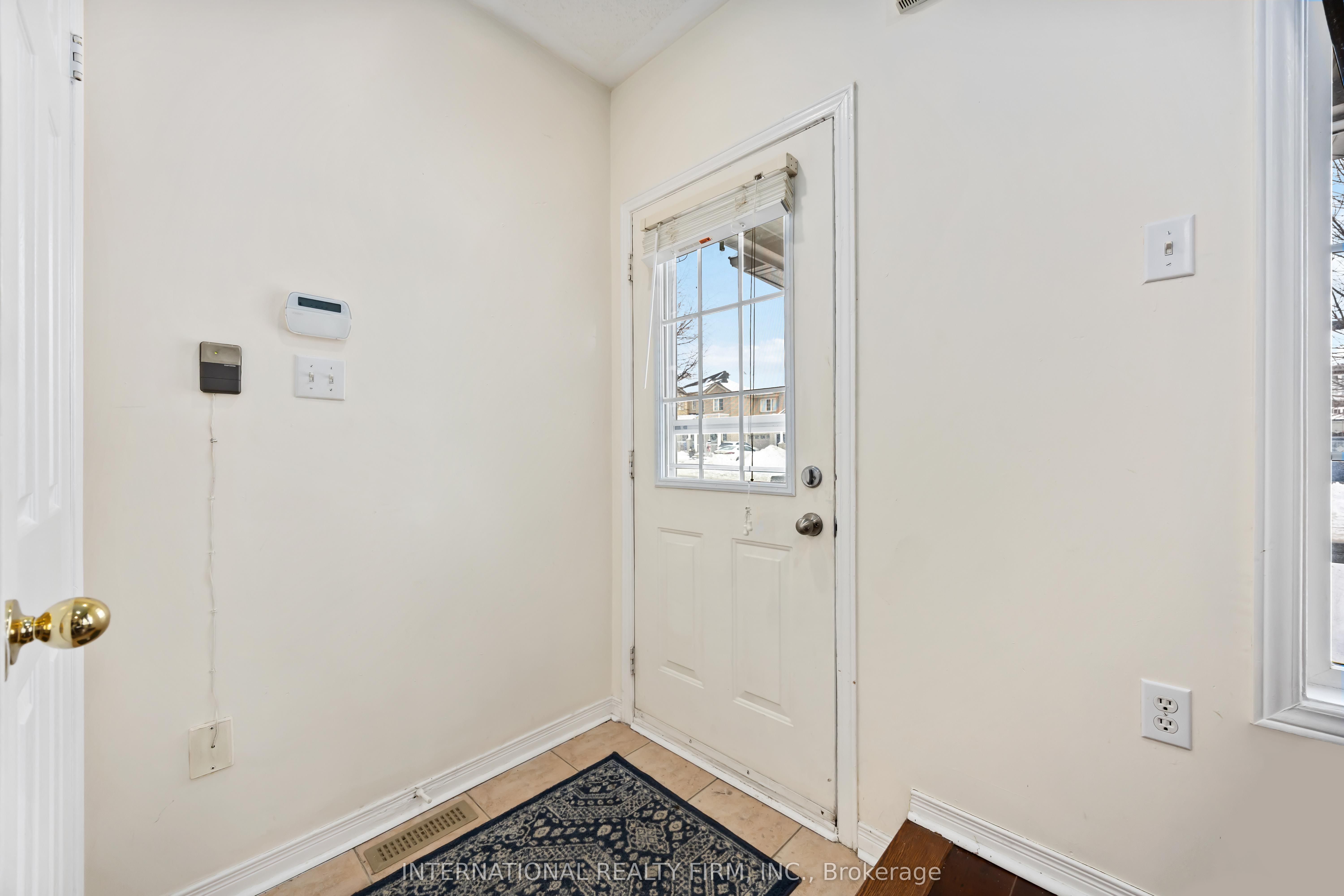 340 Flagstone Way, Newmarket, ON L3X 2R8 photo 2