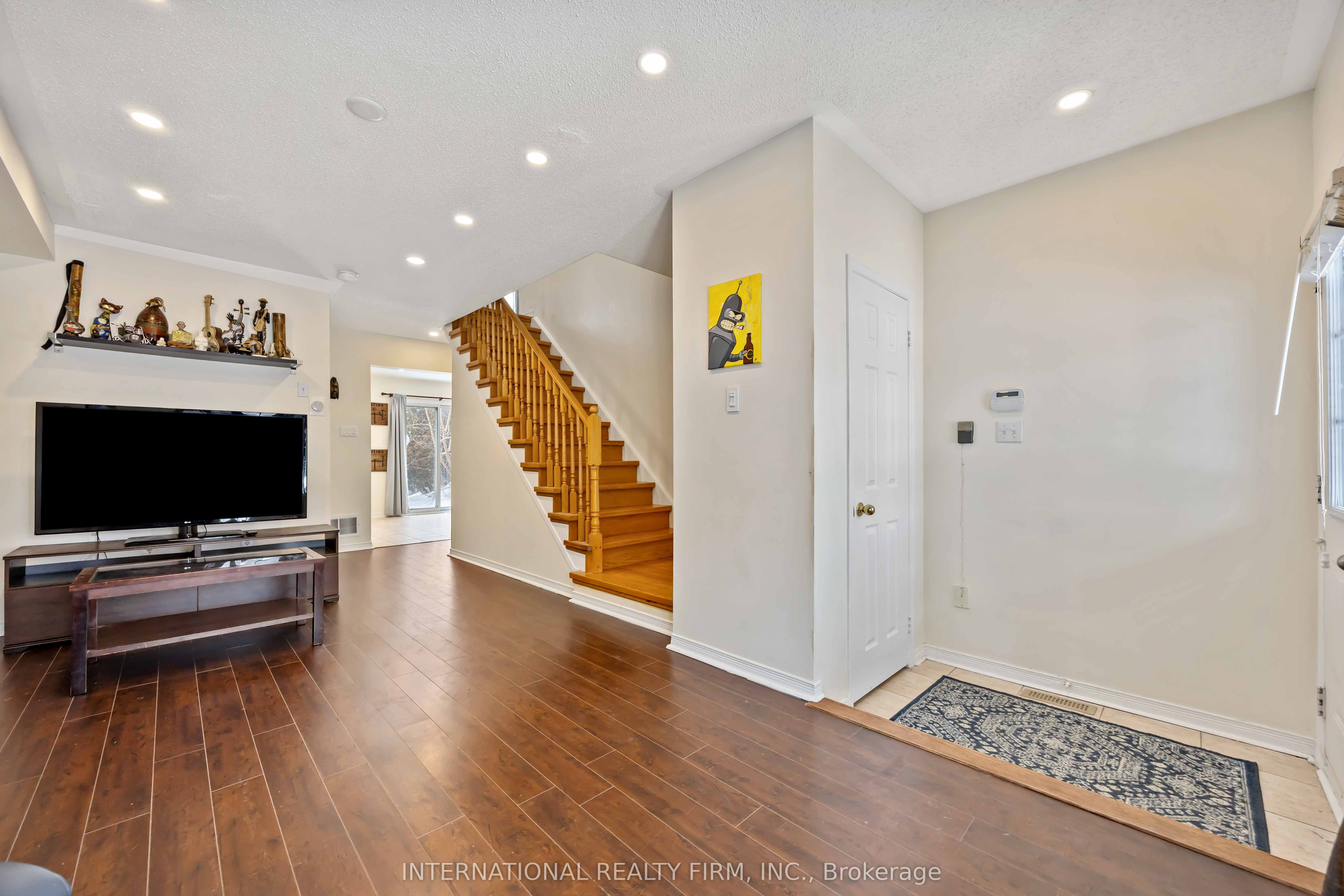 340 Flagstone Way, Newmarket, ON L3X 2R8 photo 4