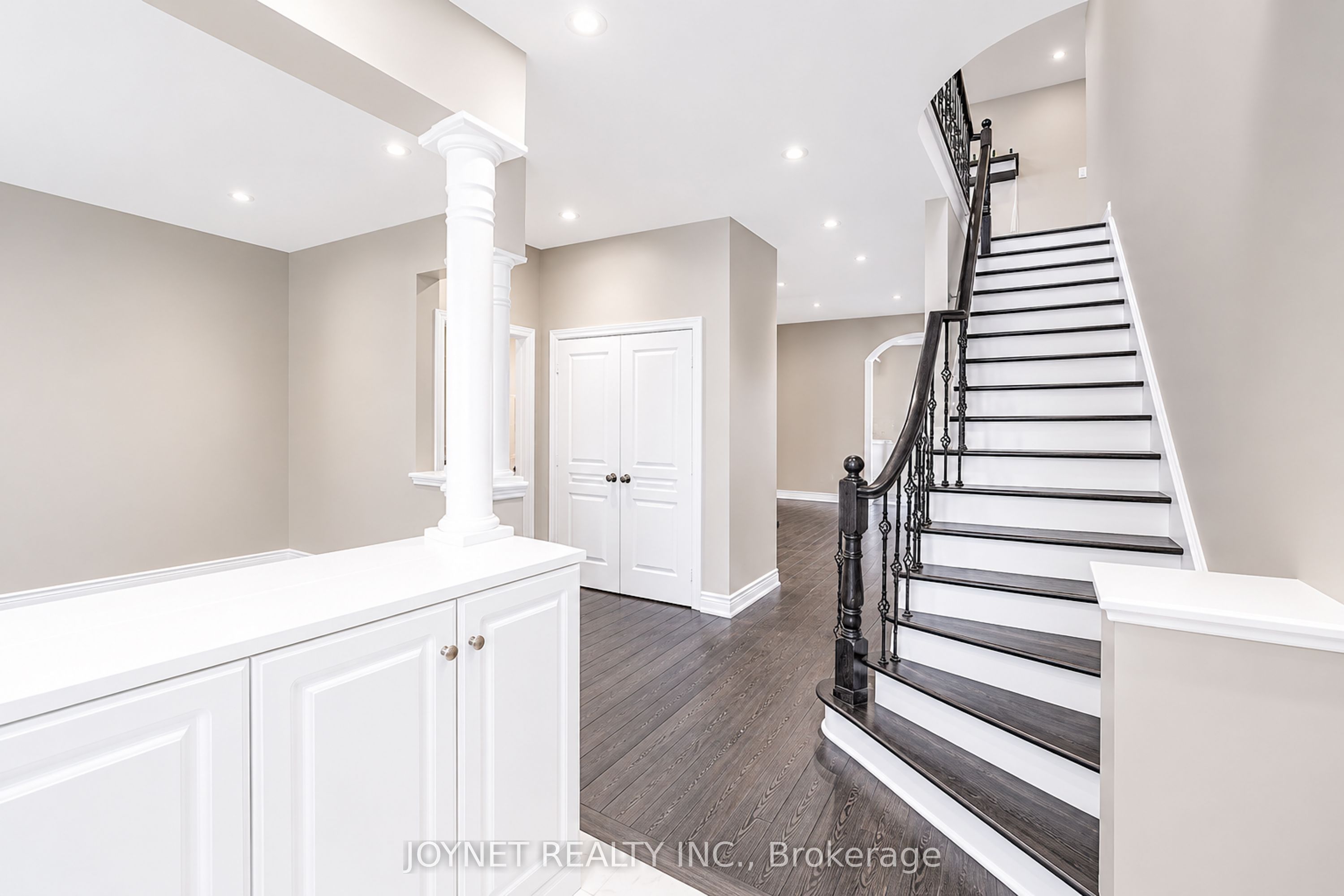 36 Newbridge Avenue N, Richmond Hill, ON L4E 3Z9 photo 2
