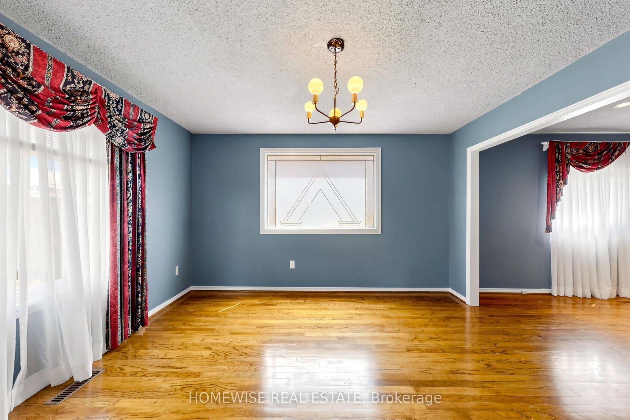11 Briarcliffe Crescent Main, Vaughan, ON L4J 7G5 photo 2