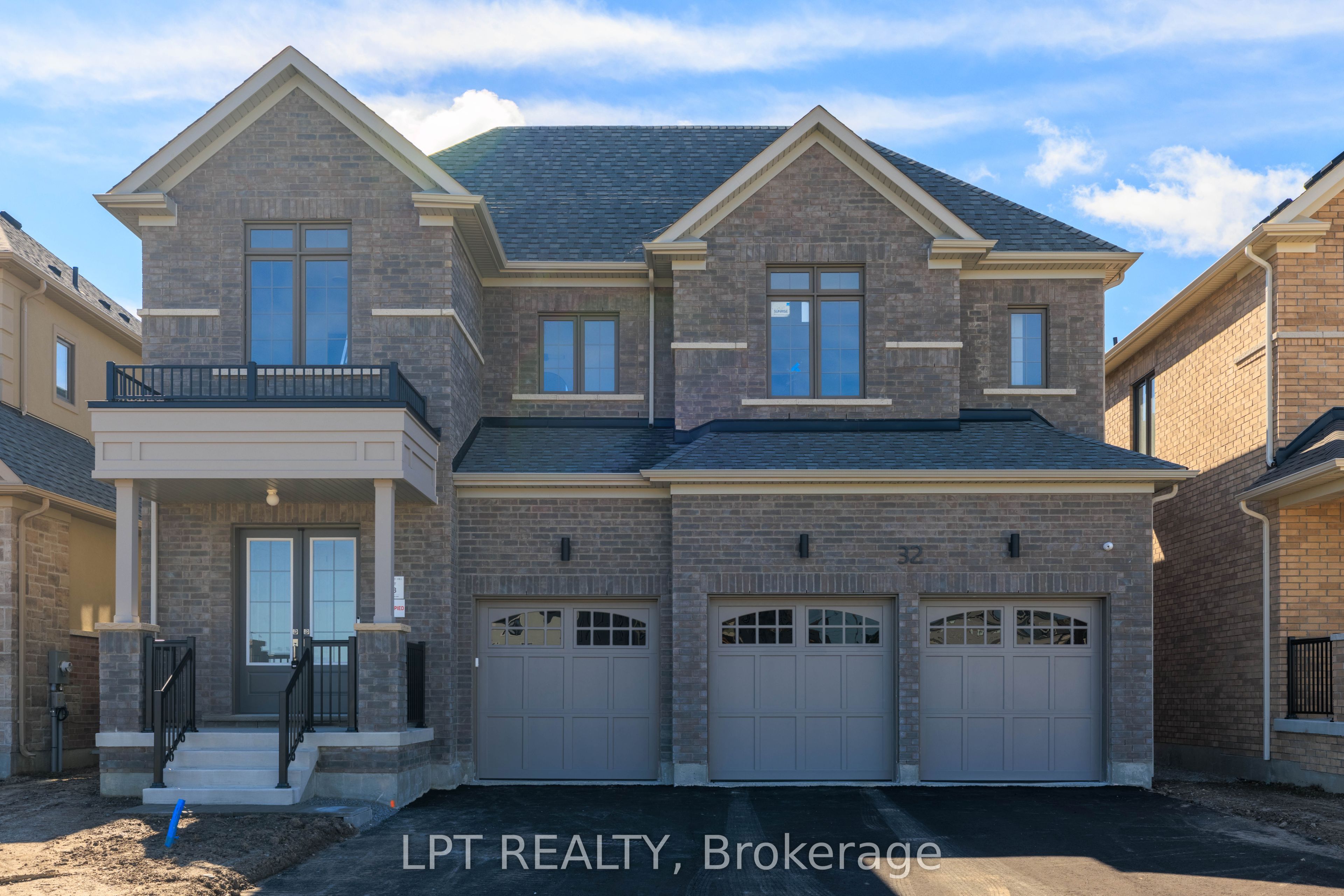 32 Max Bulmer Court, Georgina, ON L3X 3J9