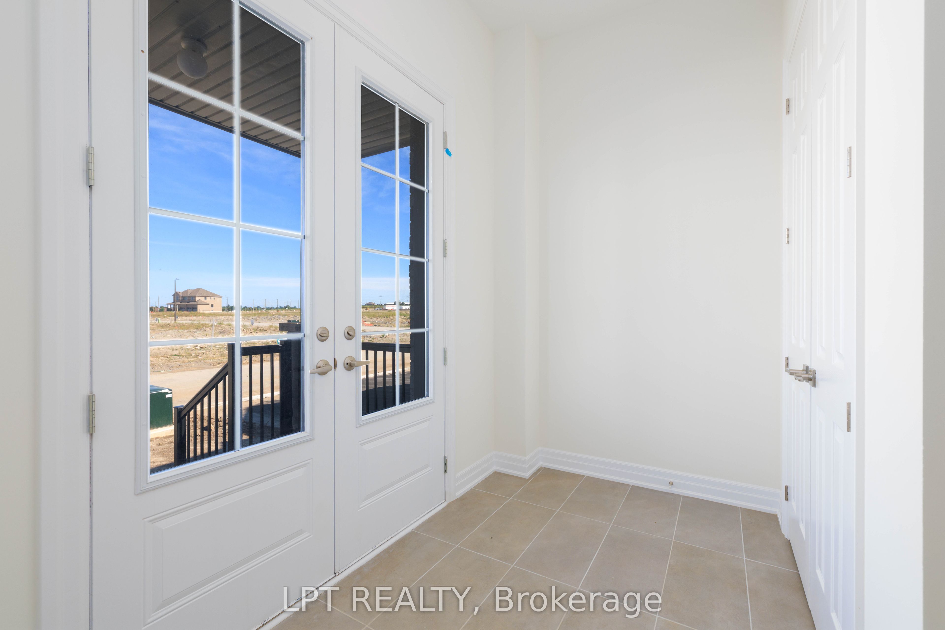32 Max Bulmer Court, Georgina, ON L3X 3J9 photo 2
