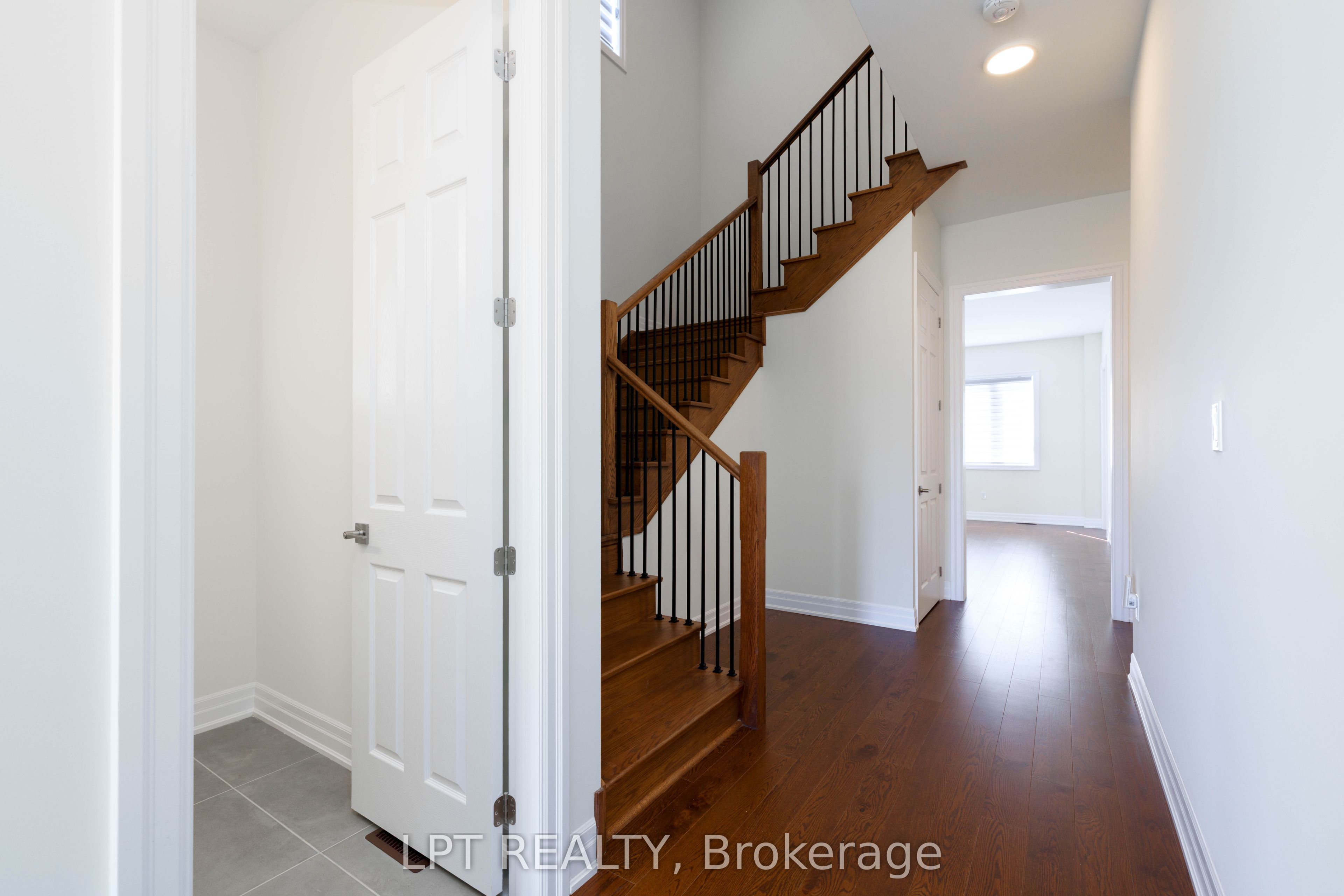32 Max Bulmer Court, Georgina, ON L3X 3J9 photo 3