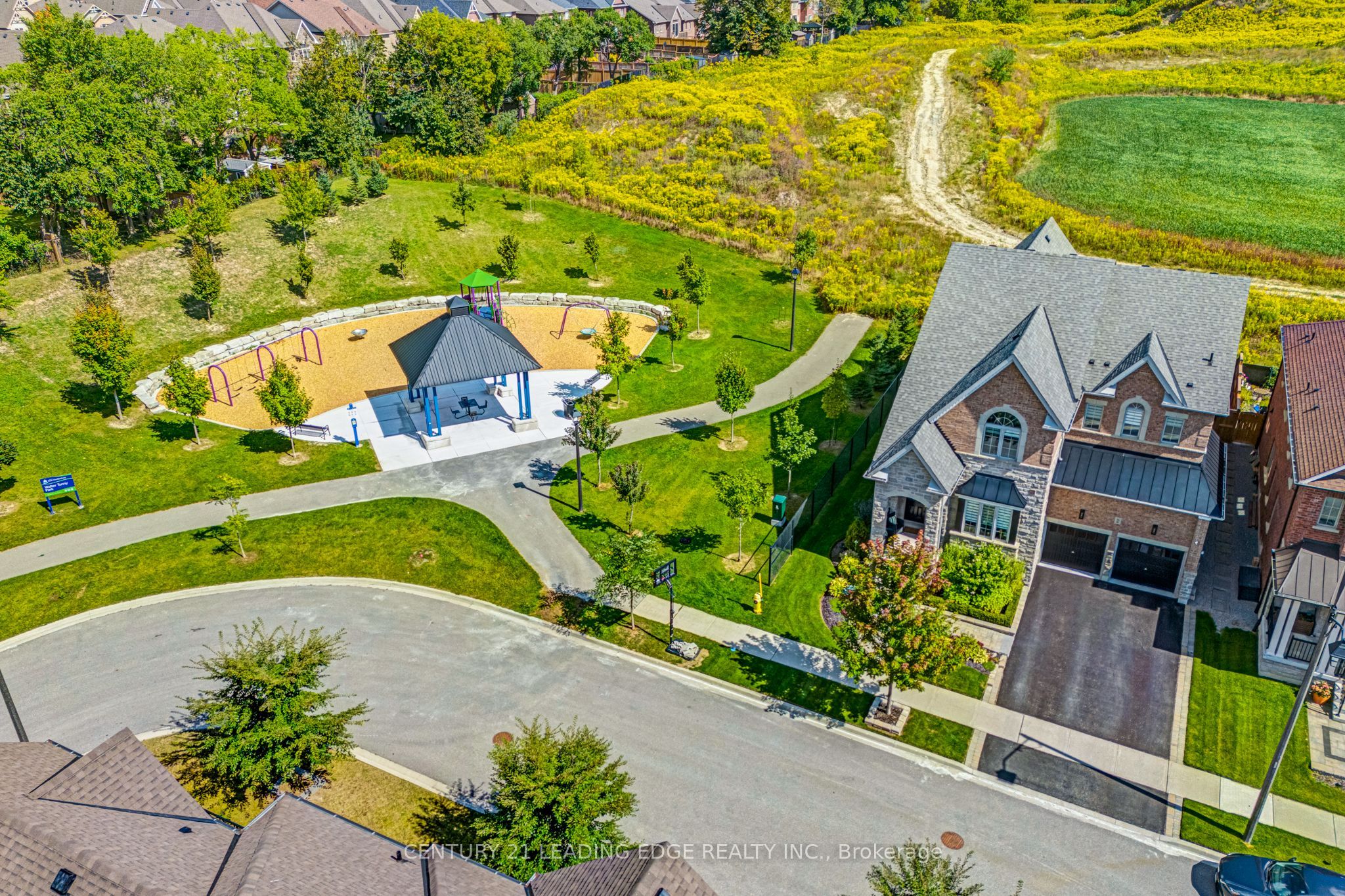 56 Walter Tunny Crescent, East Gwillimbury, ON L9N 0R4 photo 2