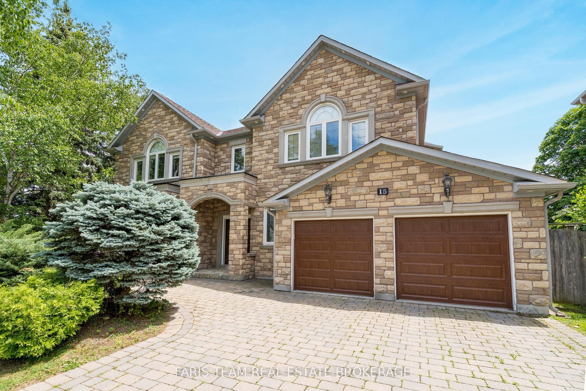 15 Clarendon Drive, Richmond Hill, ON L4B 2Z4 photo 3