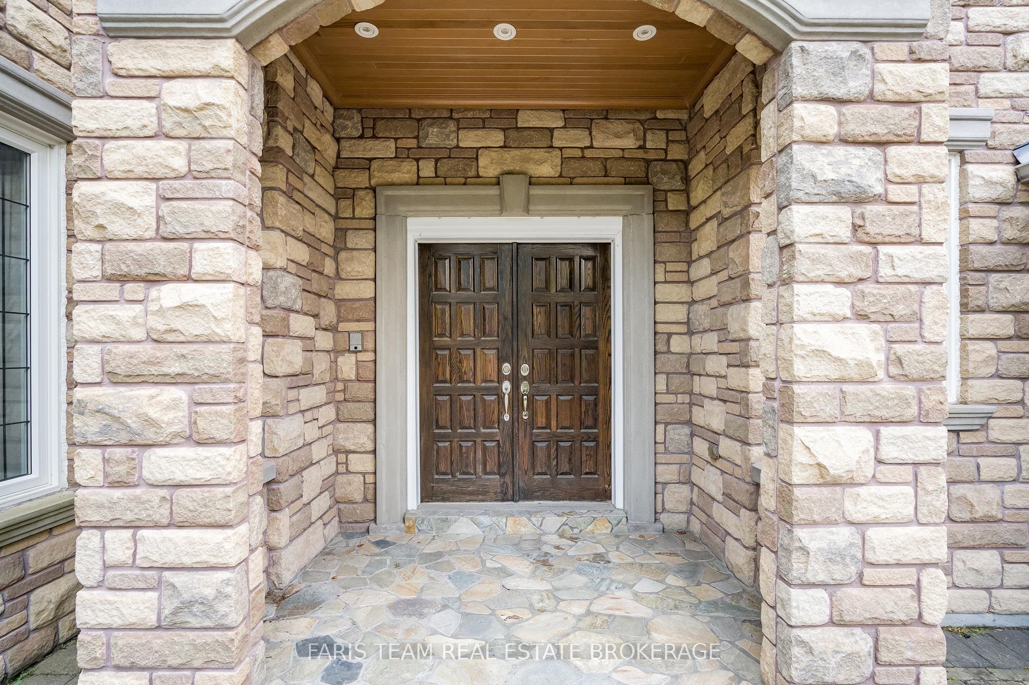 15 Clarendon Drive, Richmond Hill, ON L4B 2Z4 photo 4