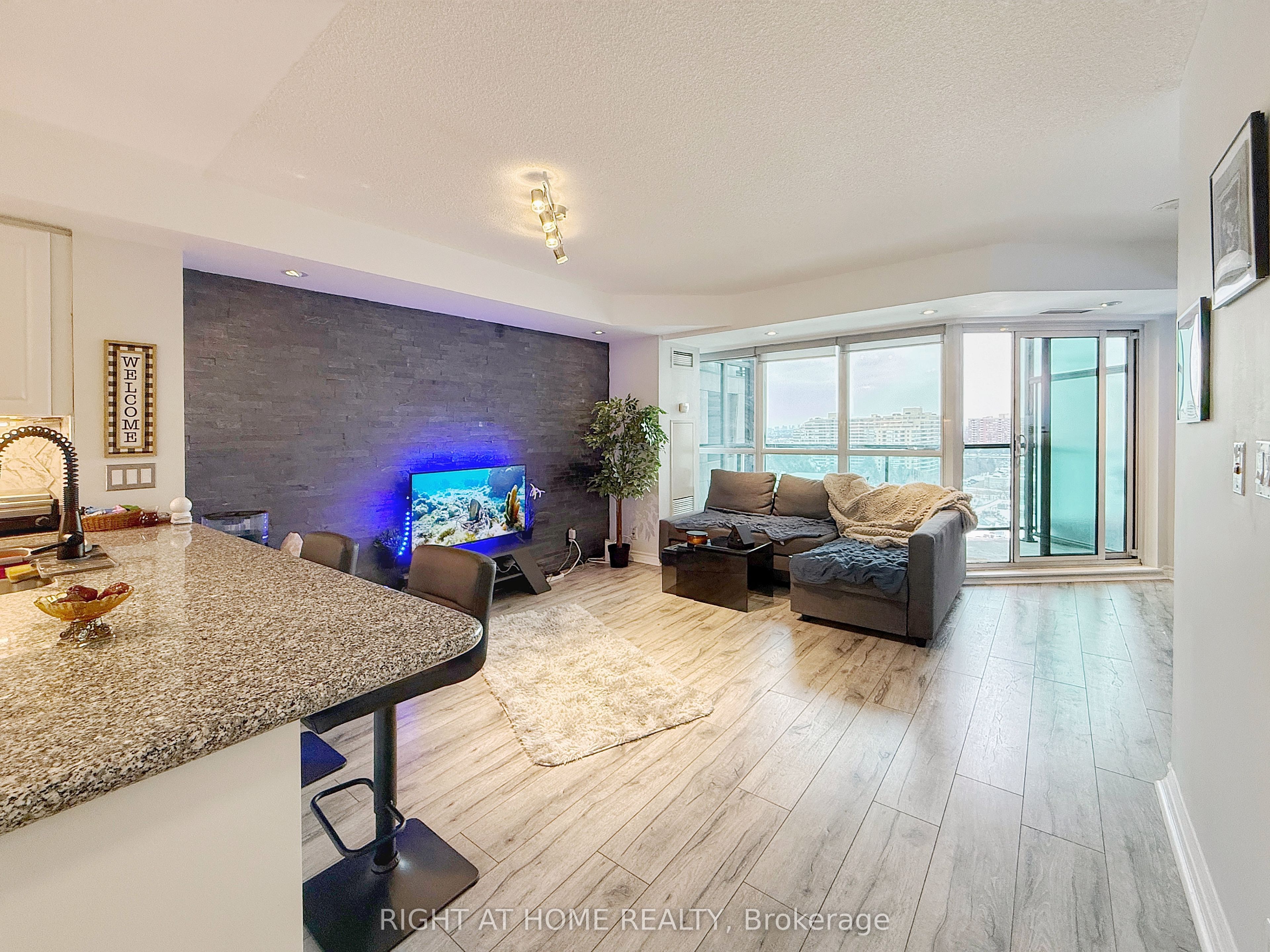 18 Harding Boulevard 1211, Richmond Hill, ON L4C 0T3 photo 4