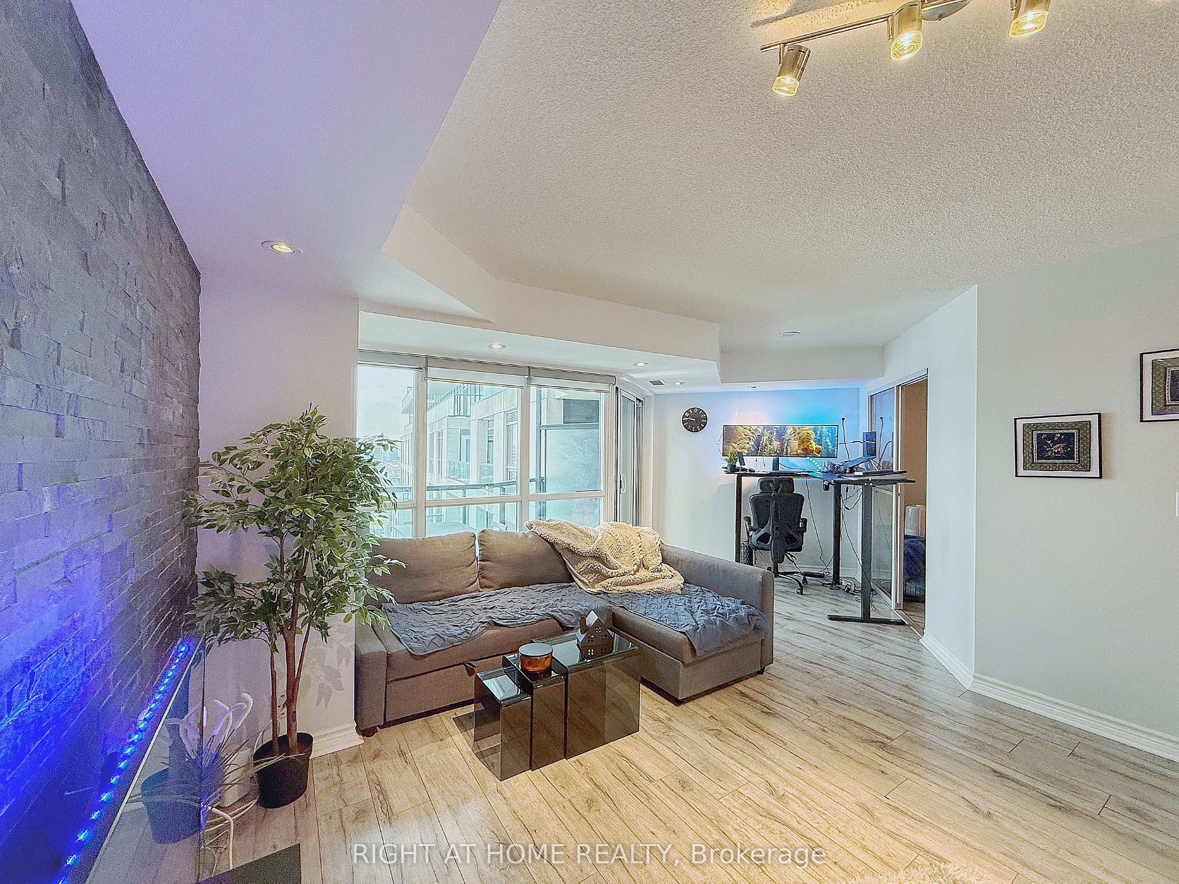 18 Harding Boulevard 1211, Richmond Hill, ON L4C 0T3 photo 5