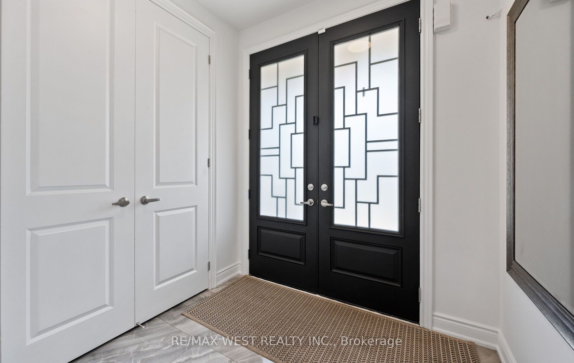 133 Rotondo Crescent, Vaughan, ON L4H 4R1 photo 2