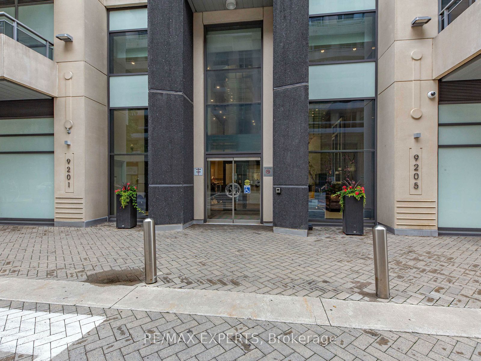 9201 Yonge Street 408, Richmond Hill, ON L4C 6Z2 photo 2