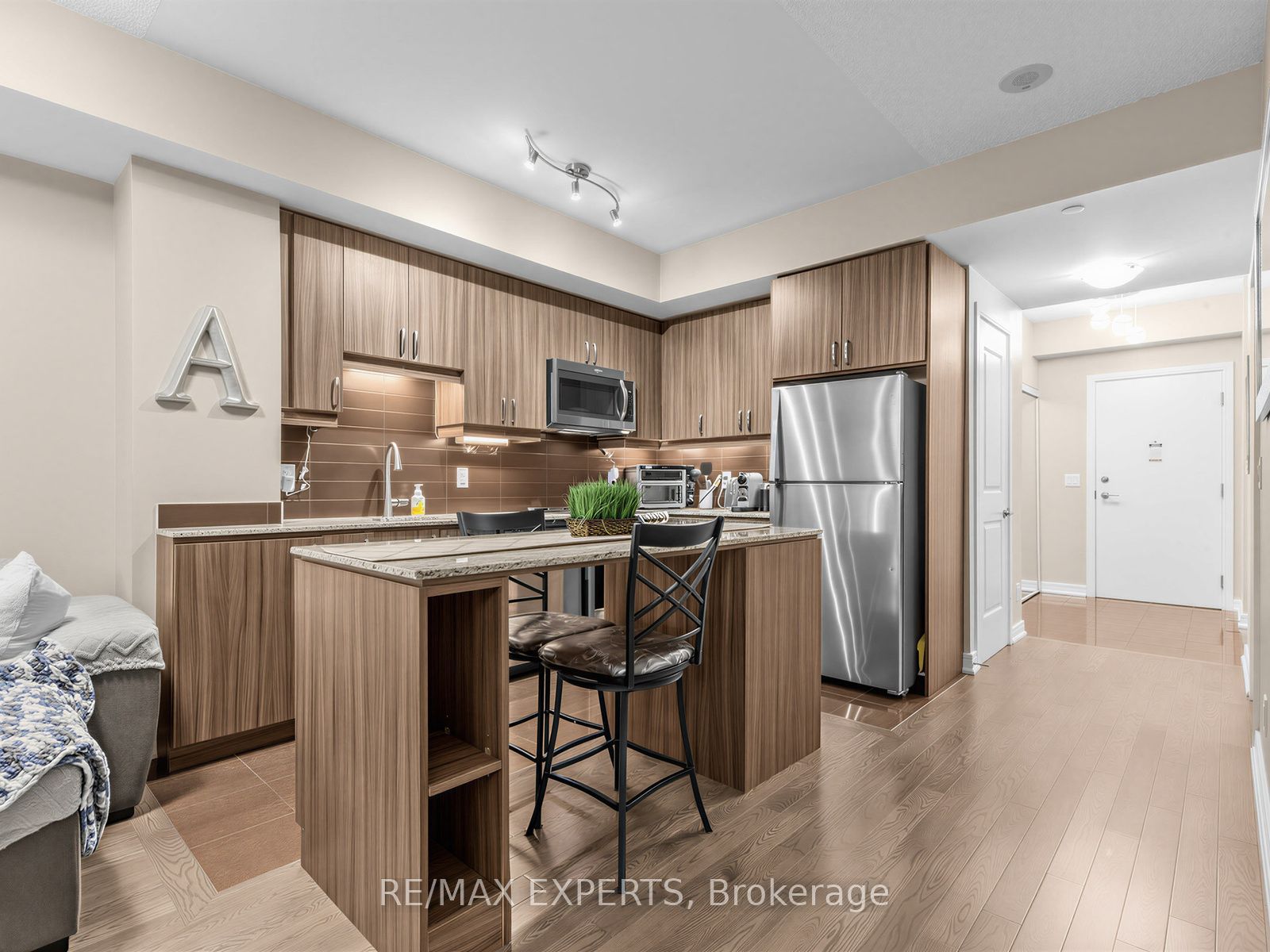 9201 Yonge Street 408, Richmond Hill, ON L4C 6Z2 photo 3