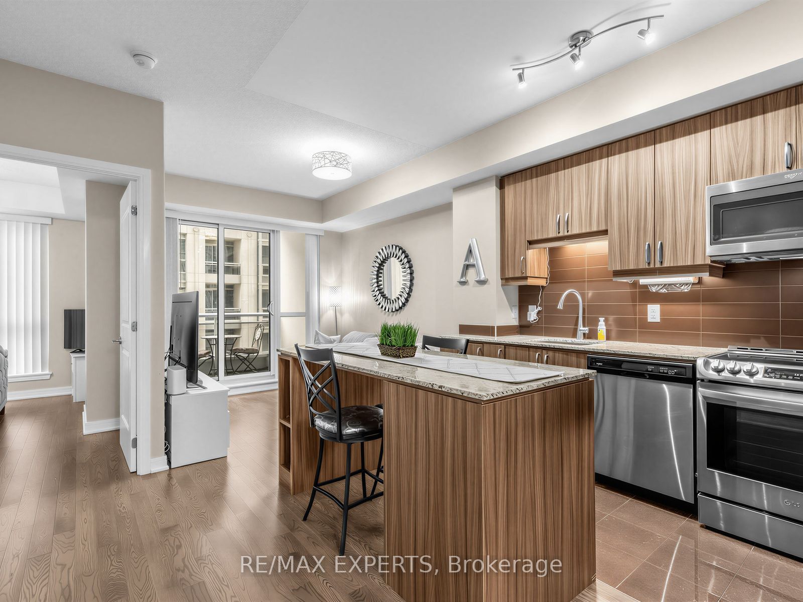 9201 Yonge Street 408, Richmond Hill, ON L4C 6Z2 photo 4