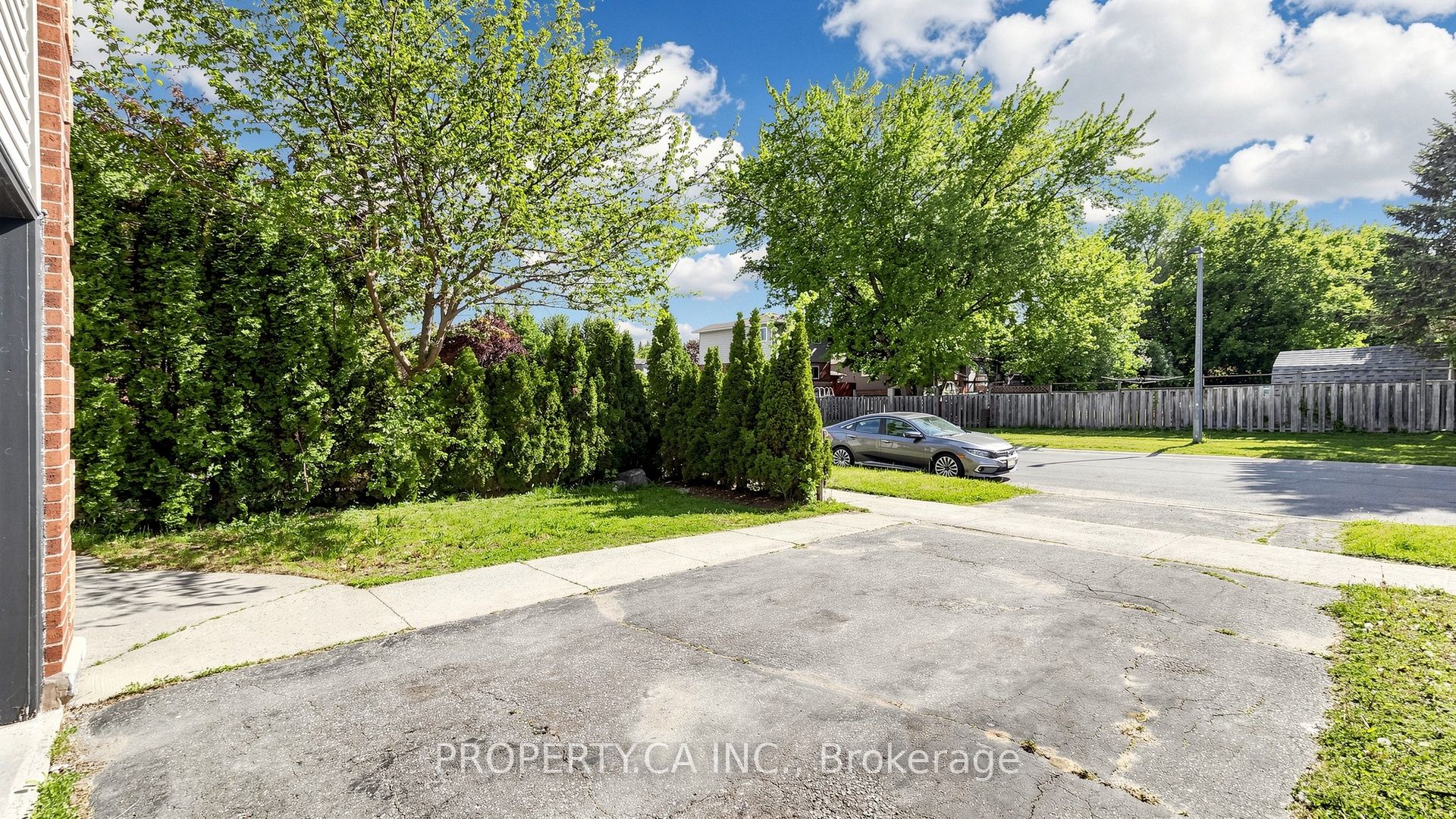 32 Hodgins Avenue, Georgina, ON L4P 3T3 photo 2