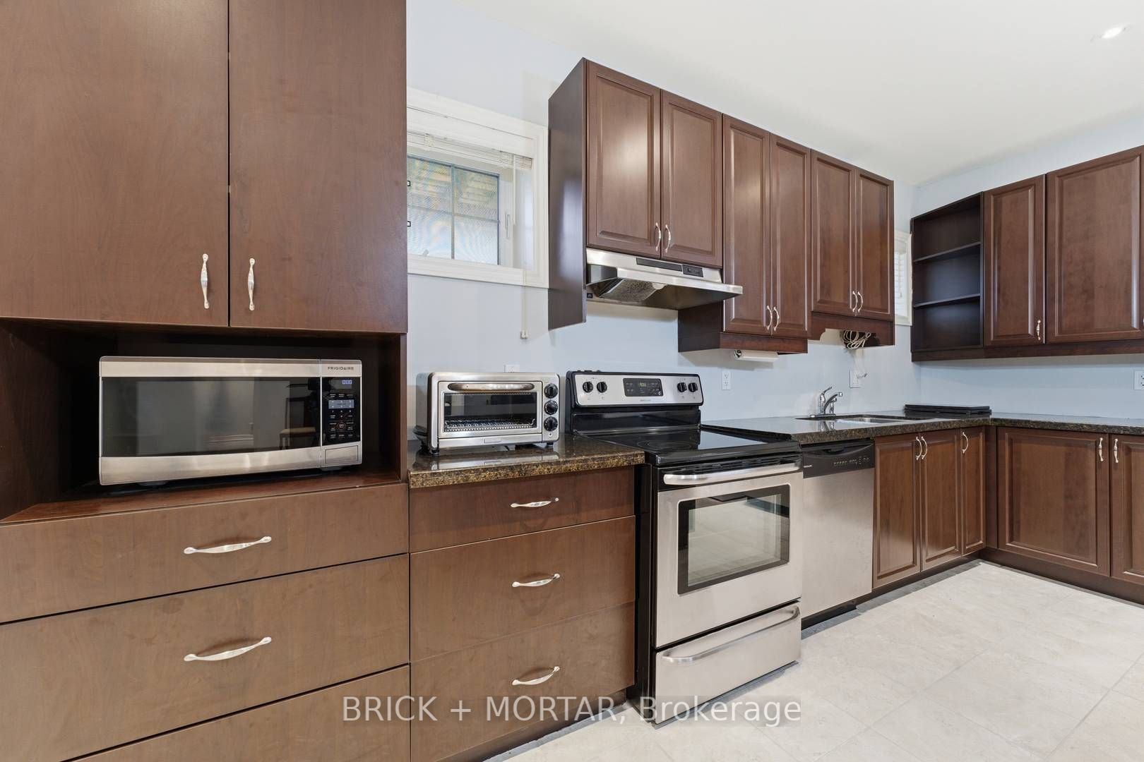 8 Little Hannah Lane Bsmt, Vaughan, ON L6A 0E3 photo 4