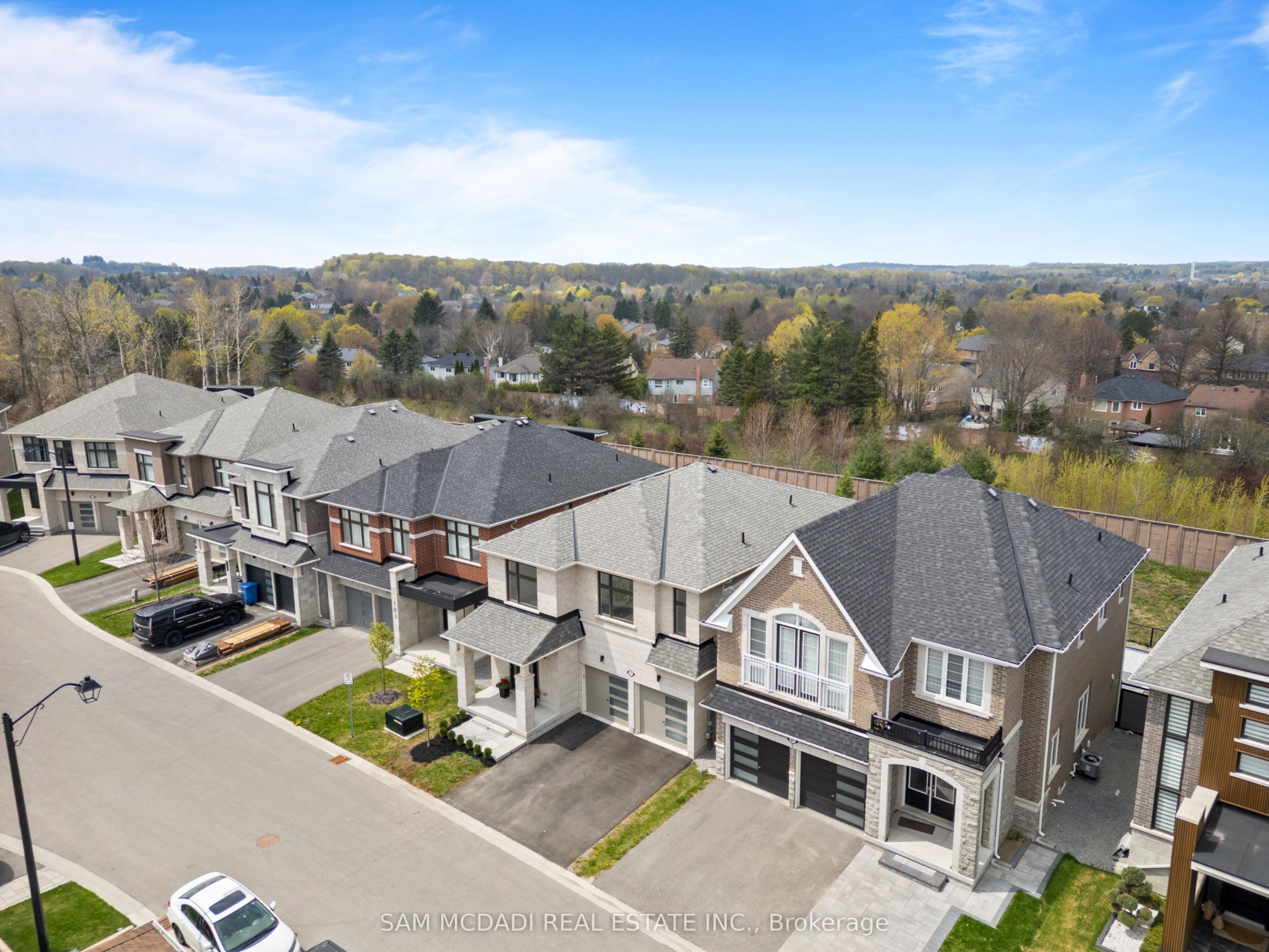 99 Black Walnut Court, Aurora, ON L4G 3X7 photo 3