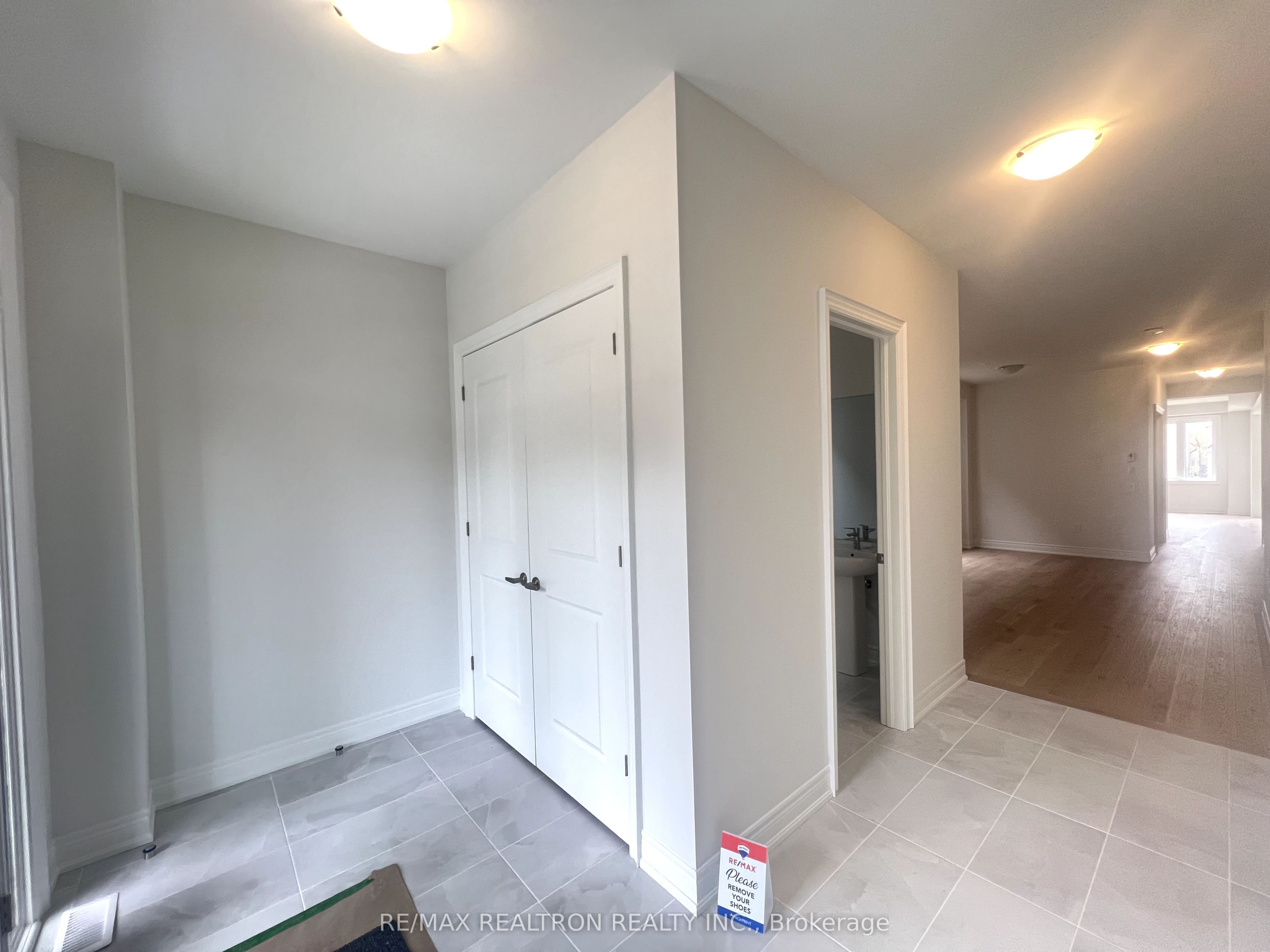 65 Kentledge Avenue, East Gwillimbury, ON L9N 0V9 photo 2