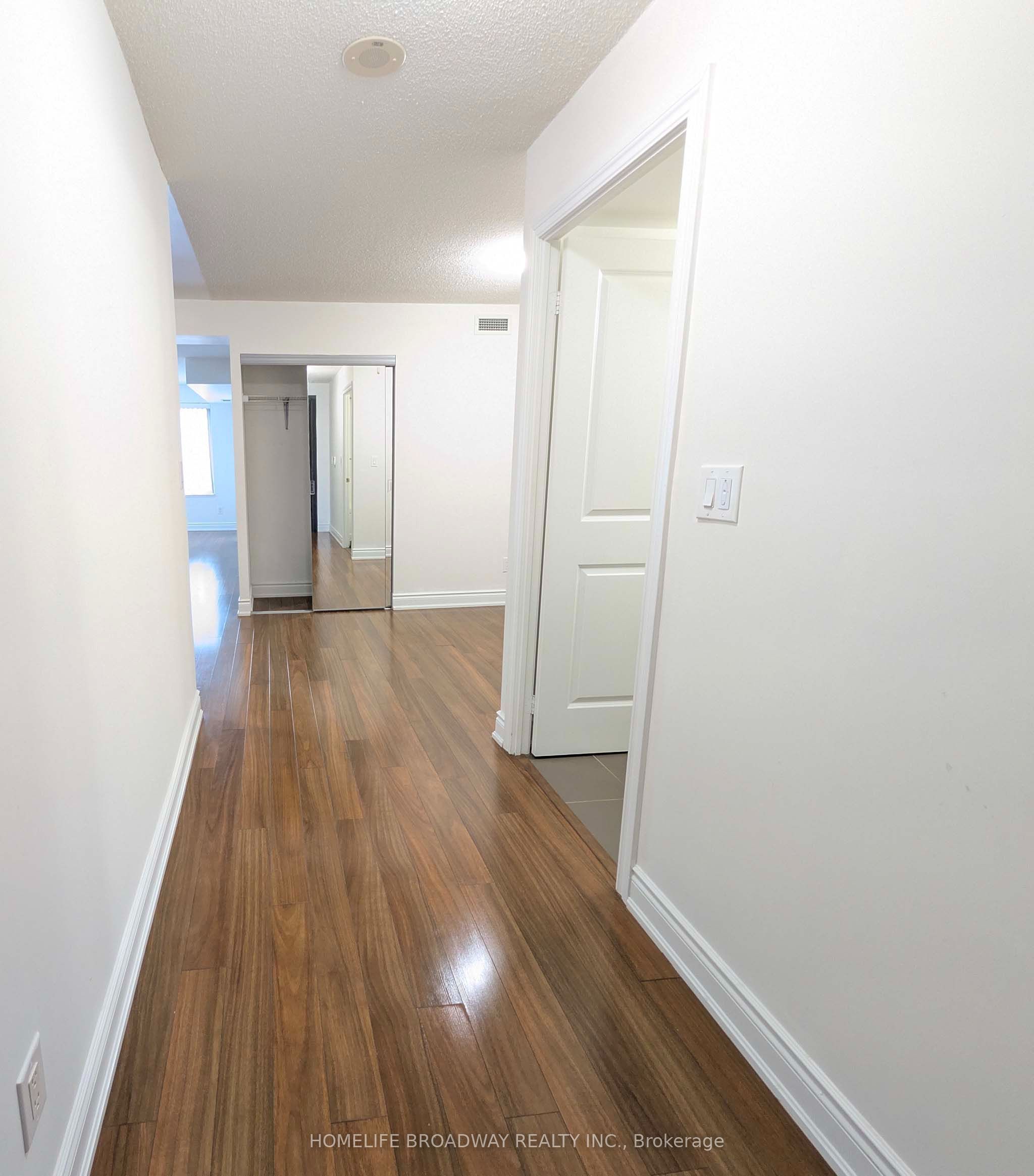 273 South Park Road 201, Markham, ON L3T 0B5 photo 3